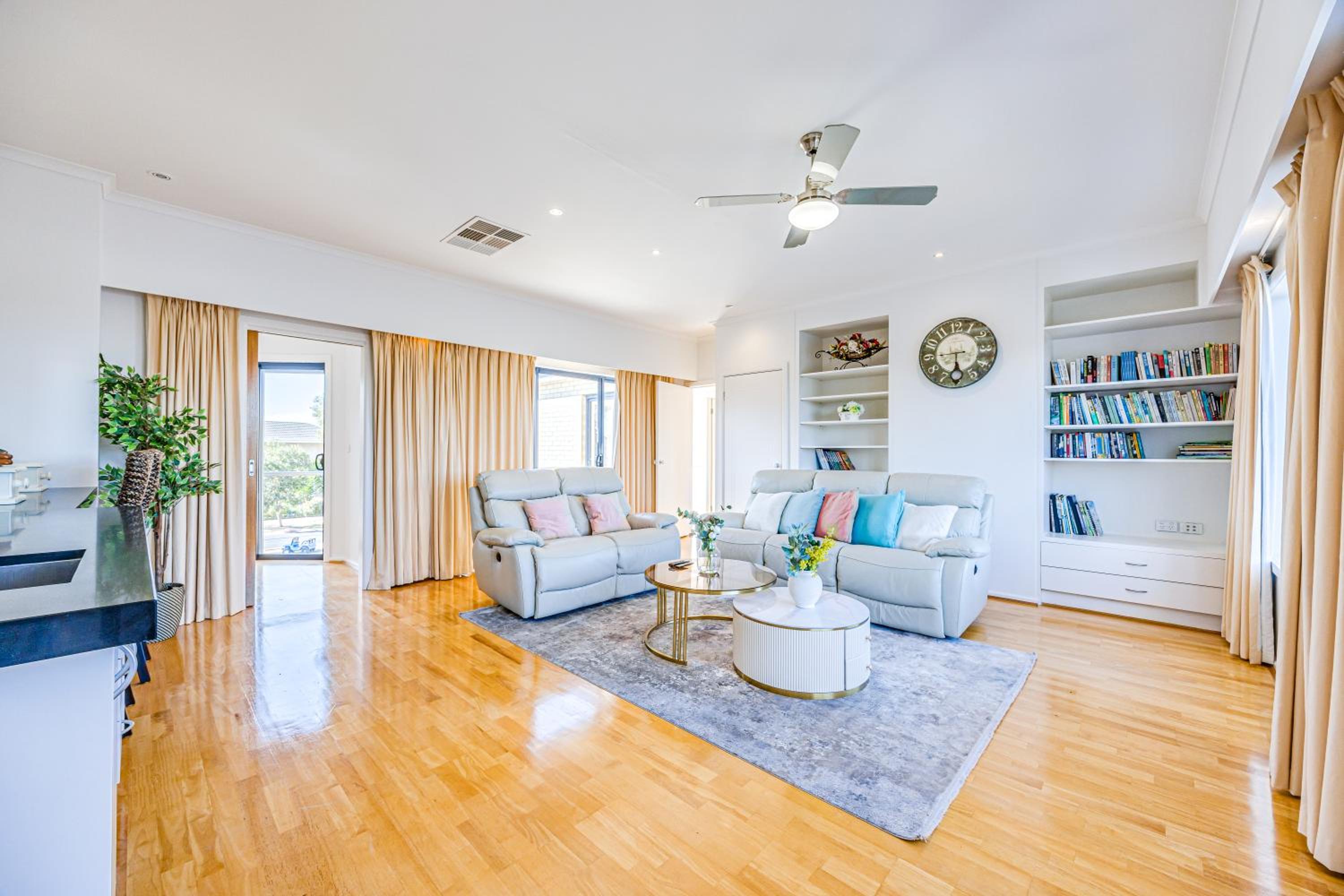 StayAU 6BR Deluxe Lakeview House Point Cook