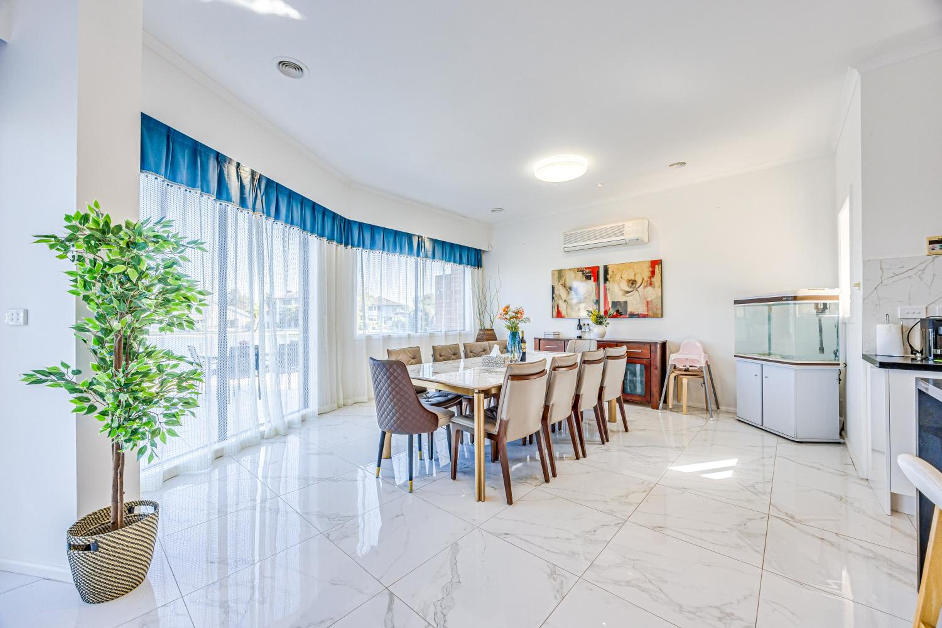 StayAU 6BR Deluxe Lakeview House Point Cook