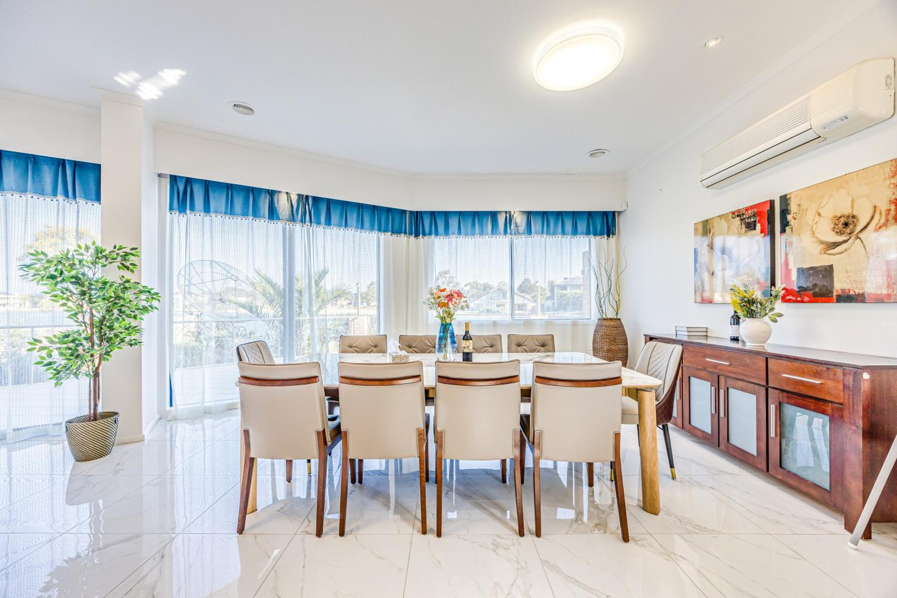StayAU 6BR Deluxe Lakeview House Point Cook