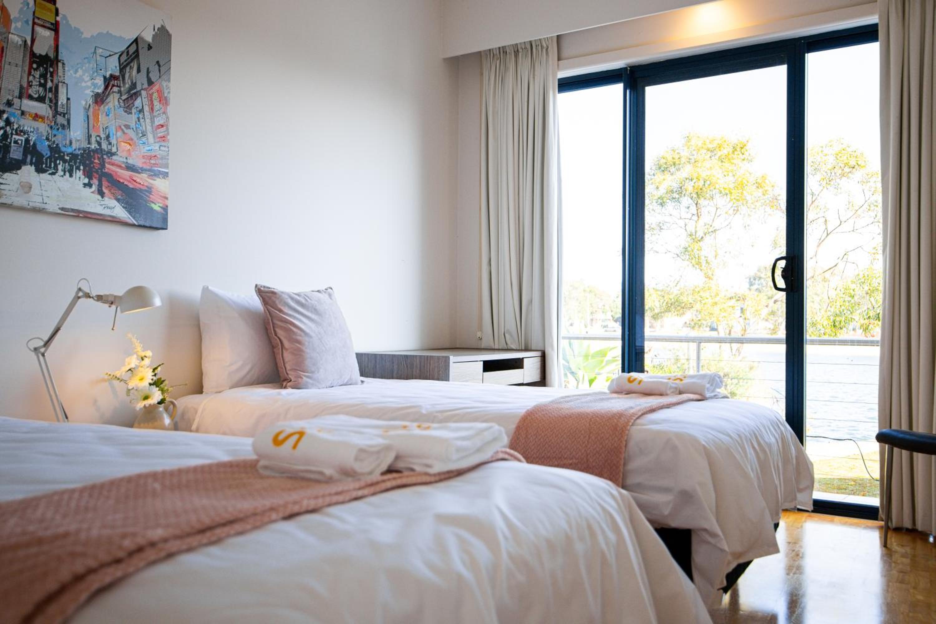 StayAU 6BR Deluxe Lakeview House Point Cook
