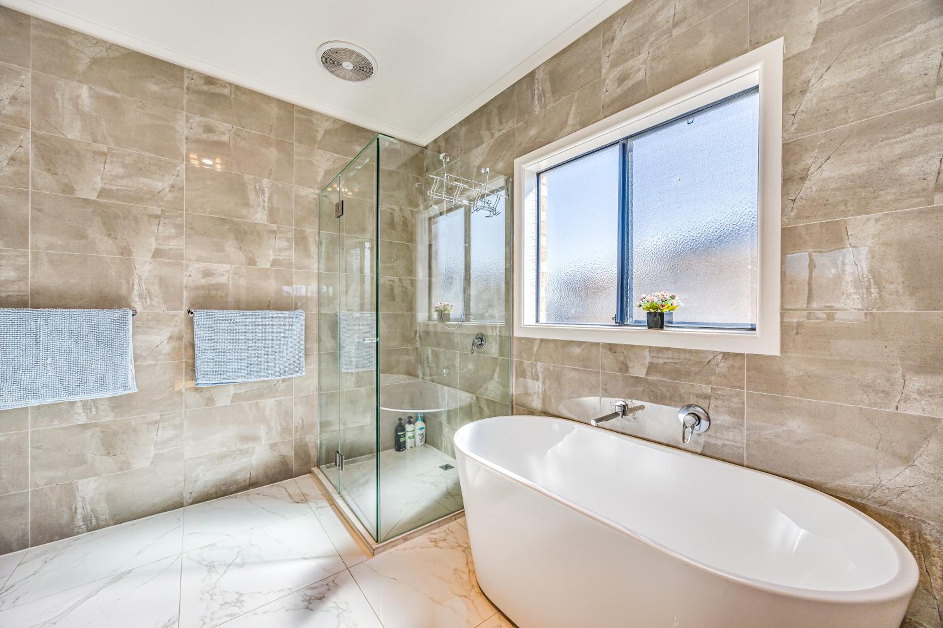 StayAU 6BR Deluxe Lakeview House Point Cook