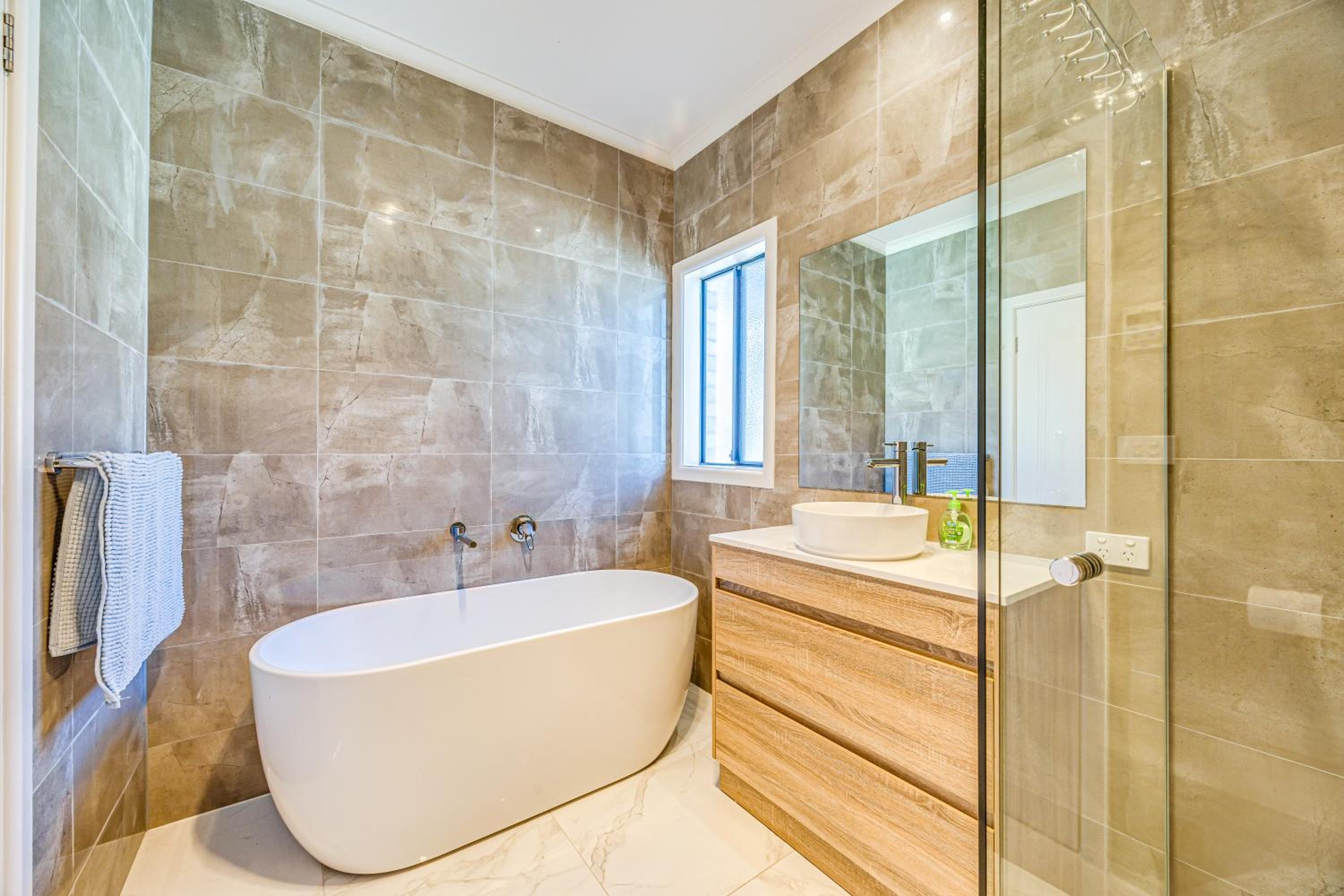 StayAU 6BR Deluxe Lakeview House Point Cook