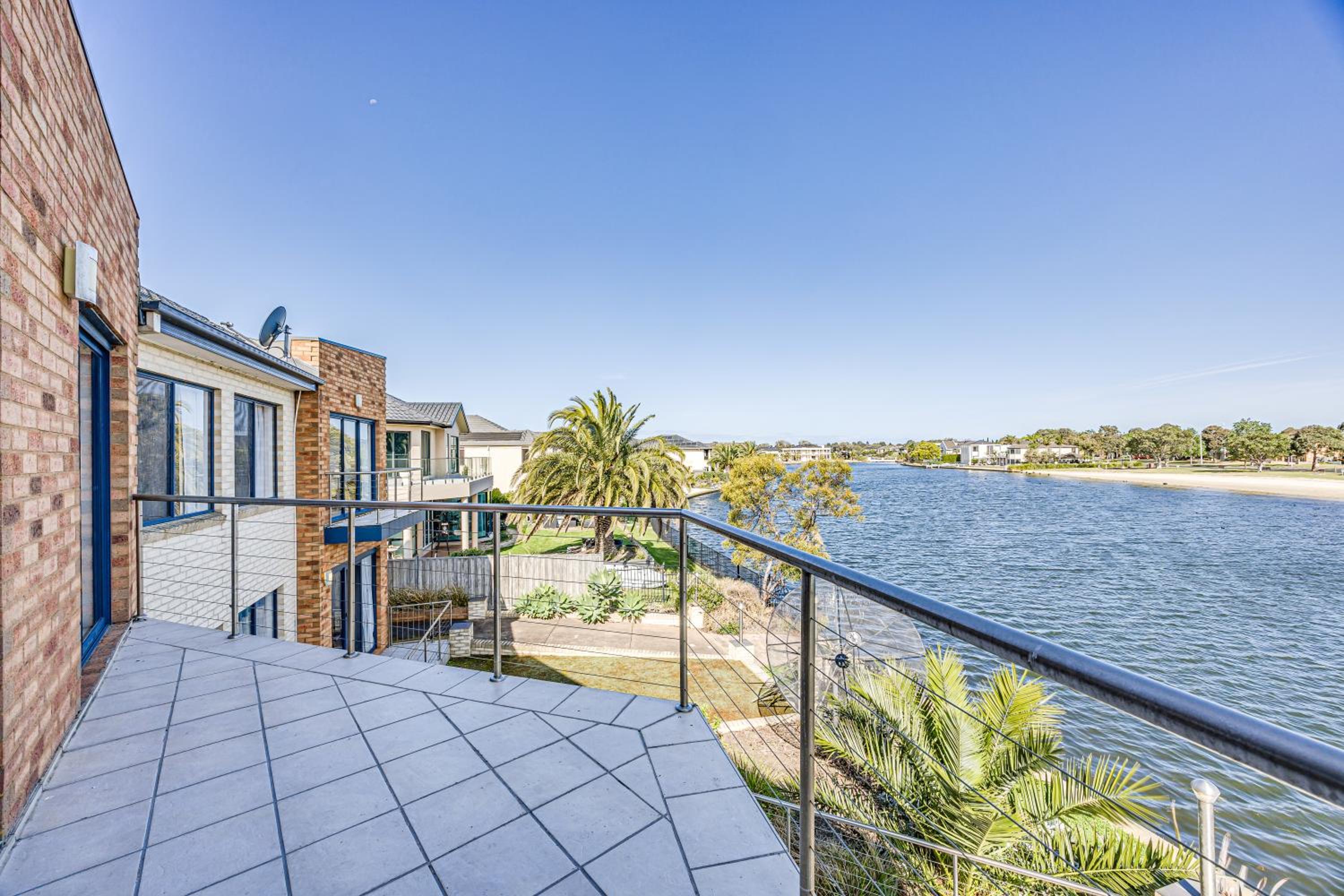 StayAU 6BR Deluxe Lakeview House Point Cook