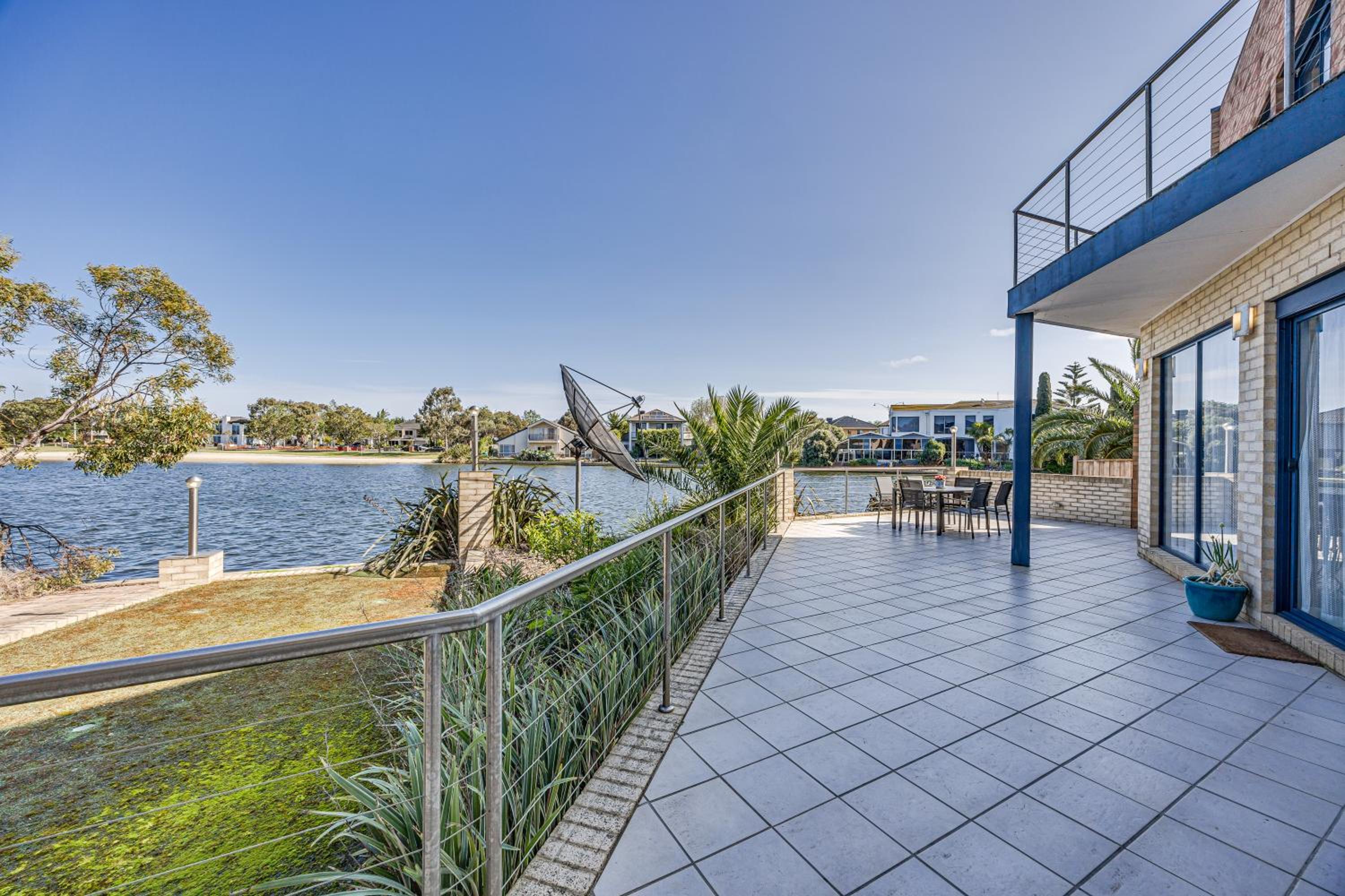 StayAU 6BR Deluxe Lakeview House Point Cook