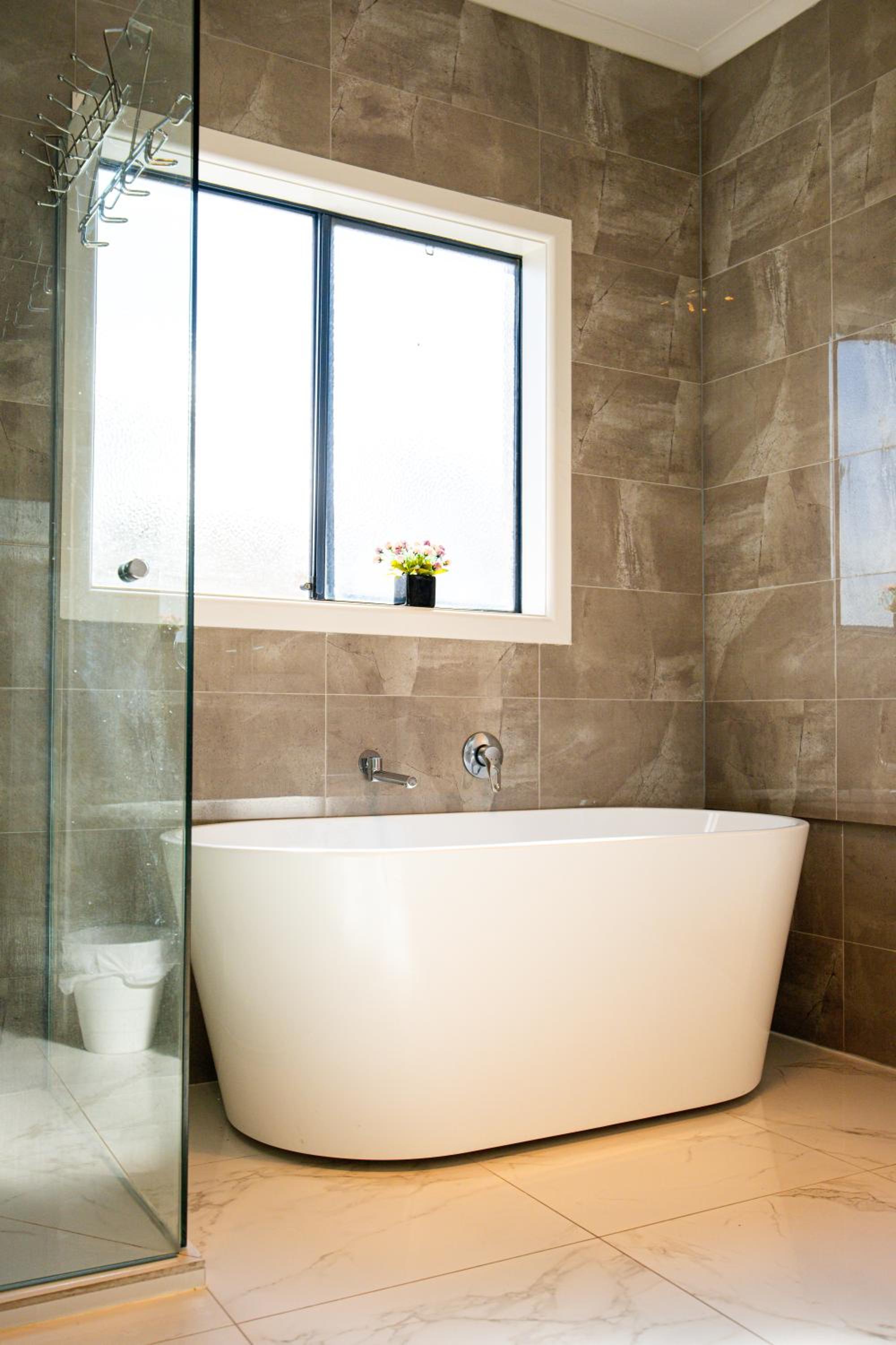 StayAU 6BR Deluxe Lakeview House Point Cook