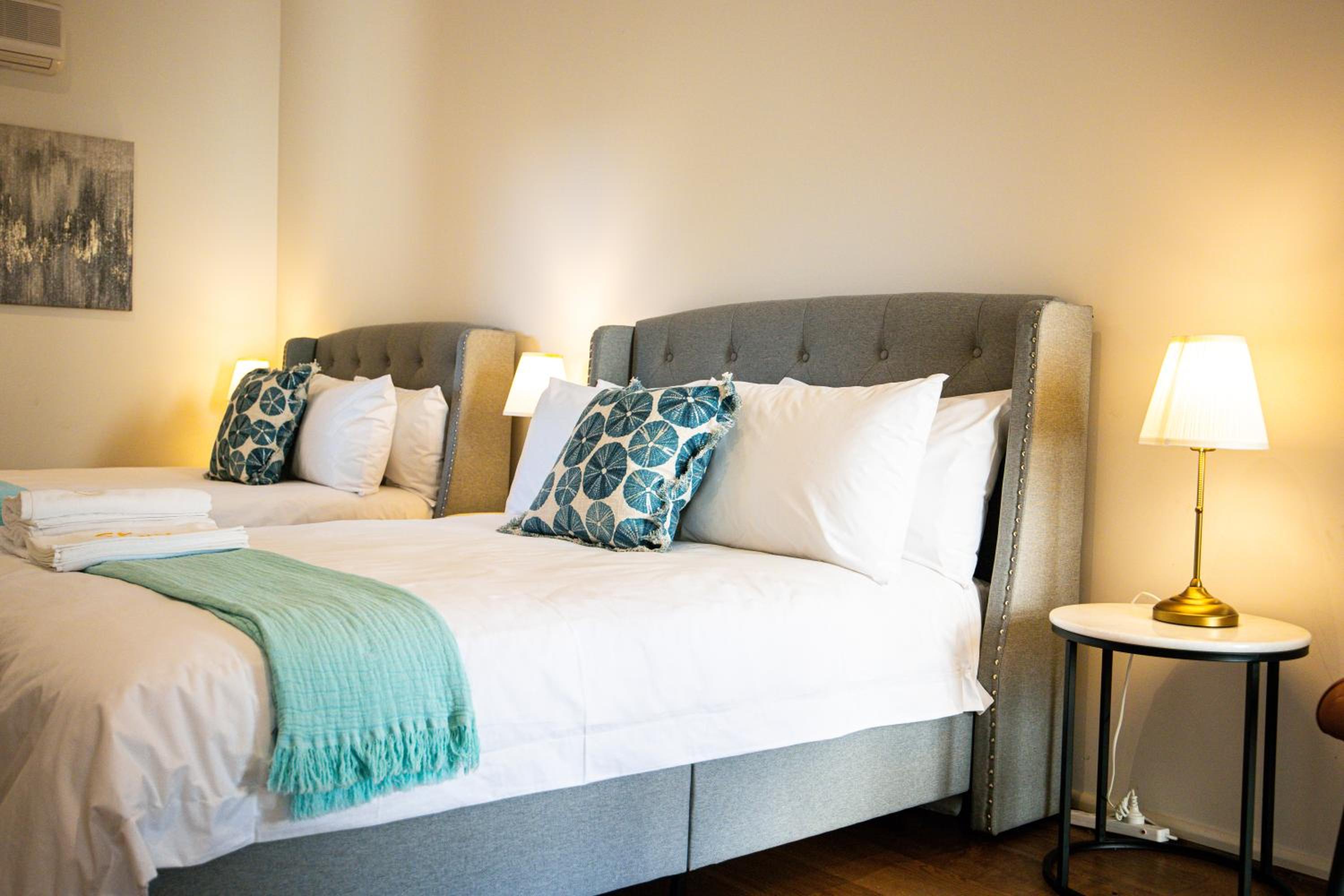 StayAU 6BR Deluxe Lakeview House Point Cook
