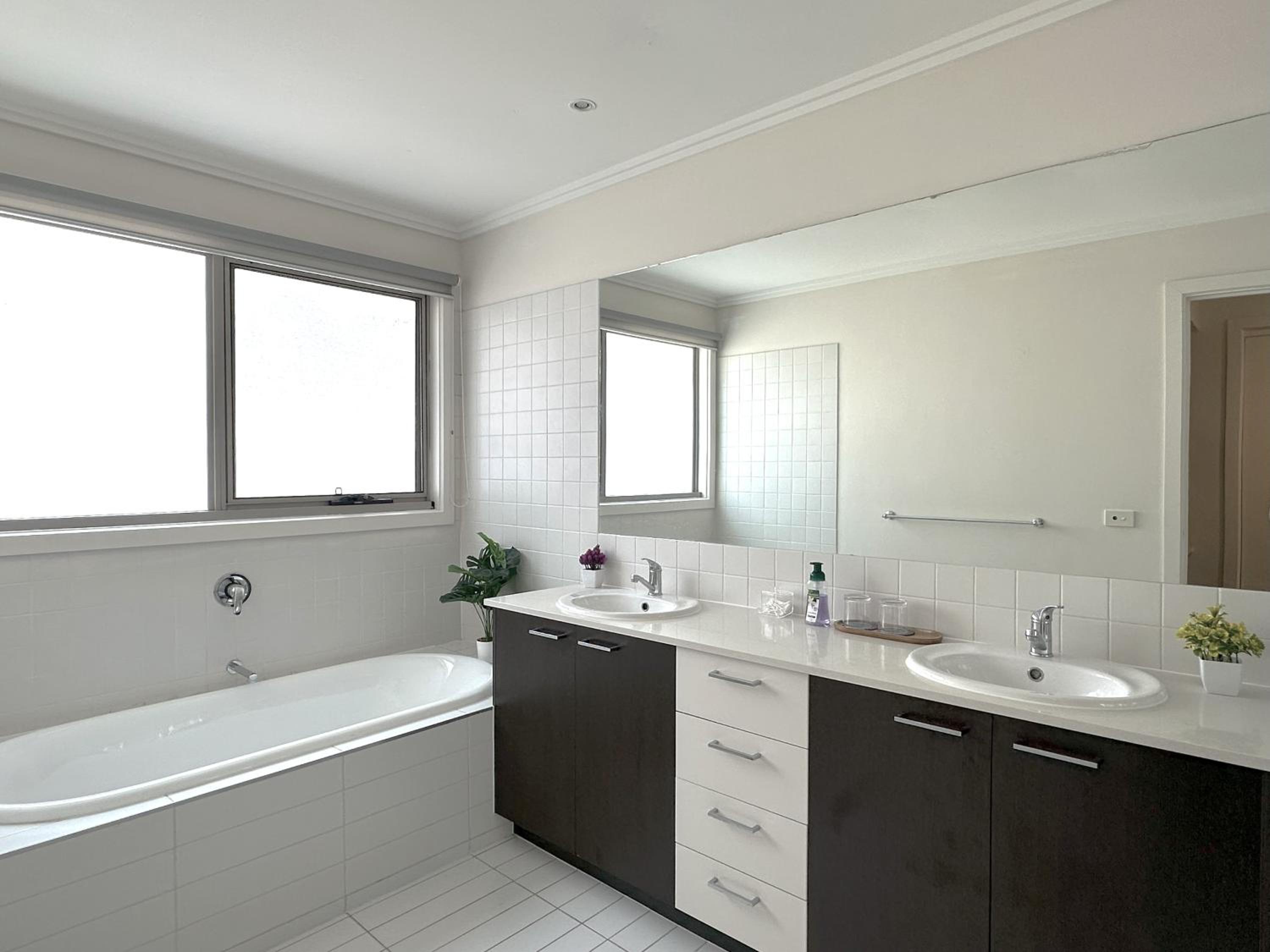 Spacious Family Home Near Melbourne CBD