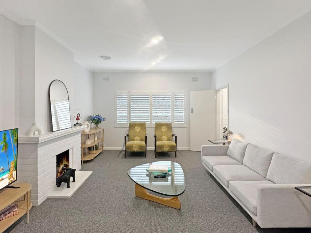 Luxurious Art Deco Abode Opposite Albert Park Lake