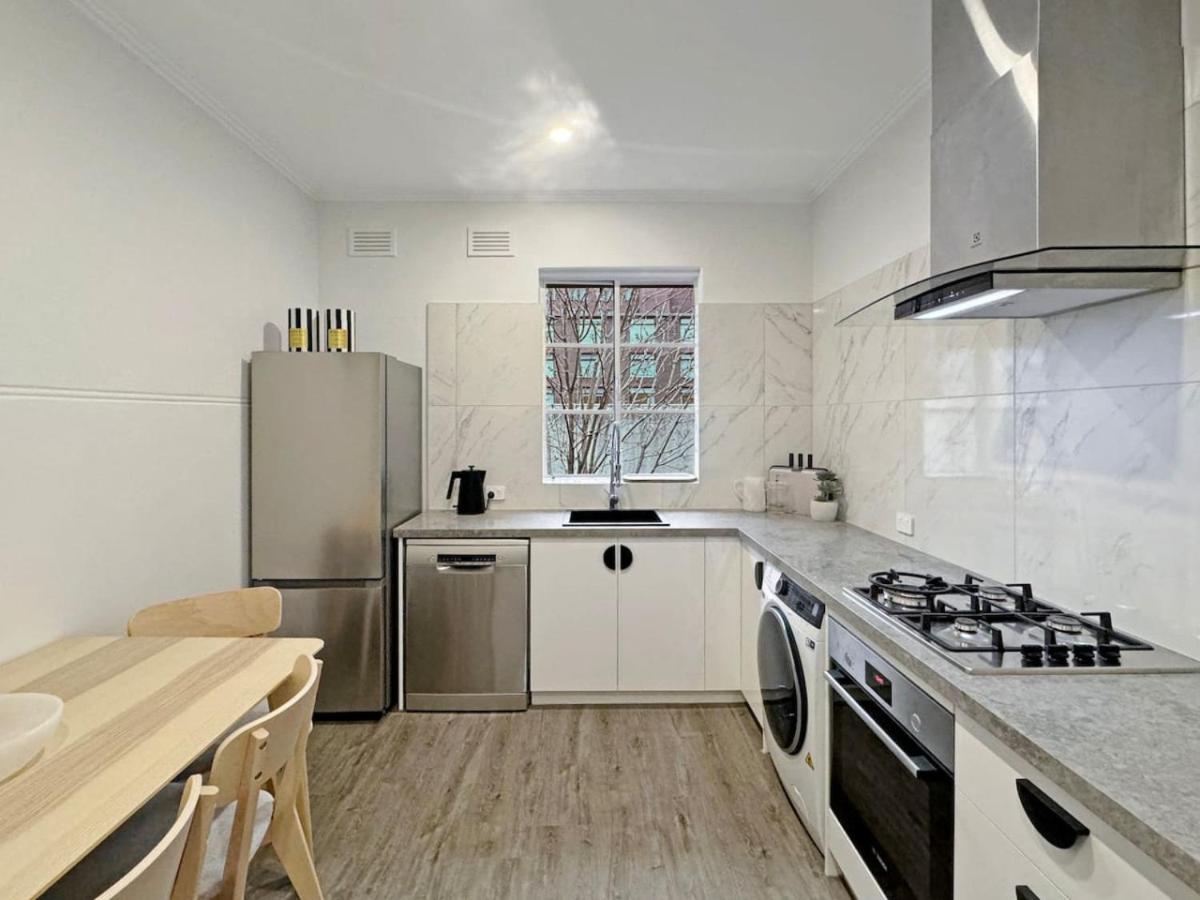 Luxurious Art Deco Abode Opposite Albert Park Lake