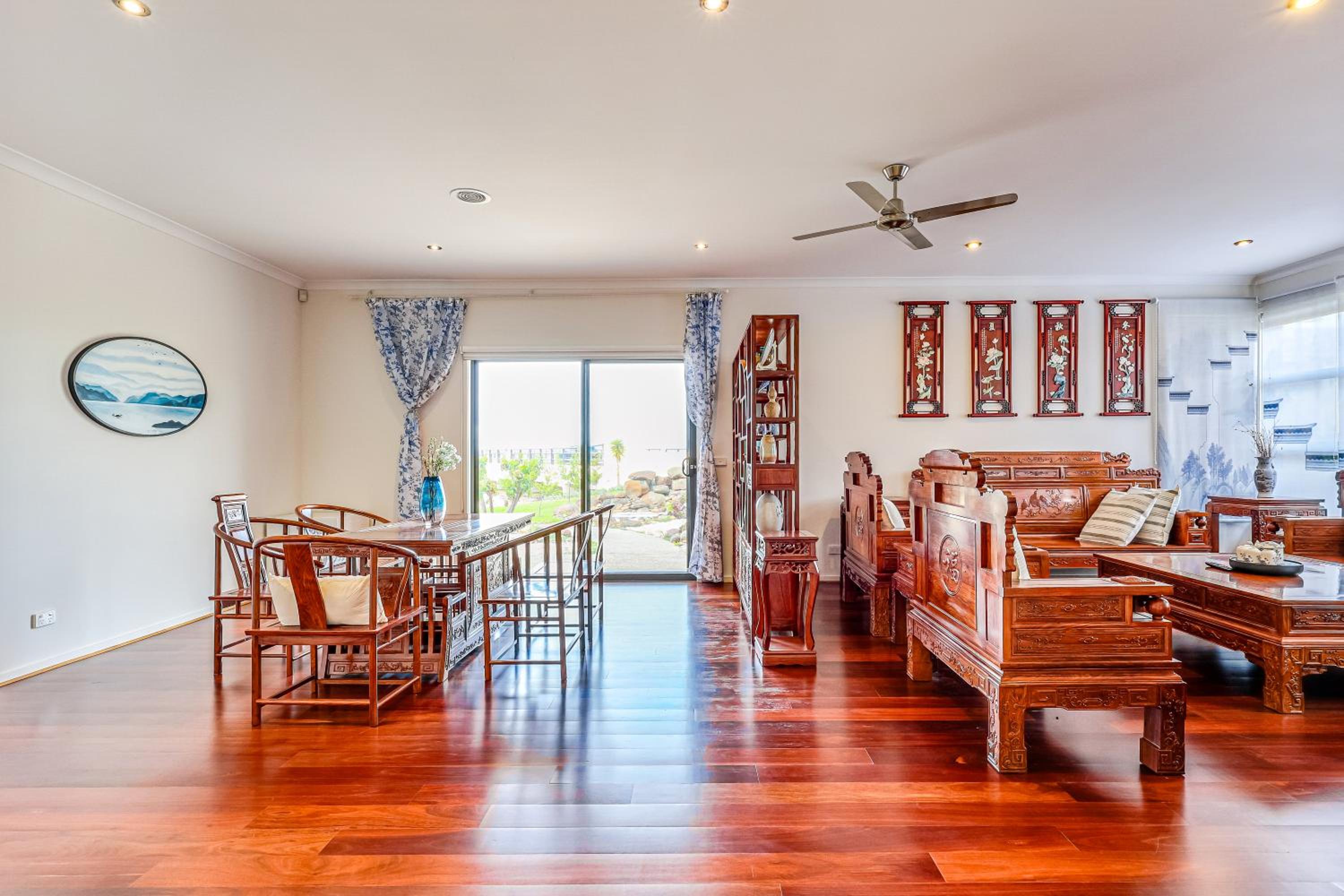 StayAU 5BR Idyllic Lakefront Escape Point Cook