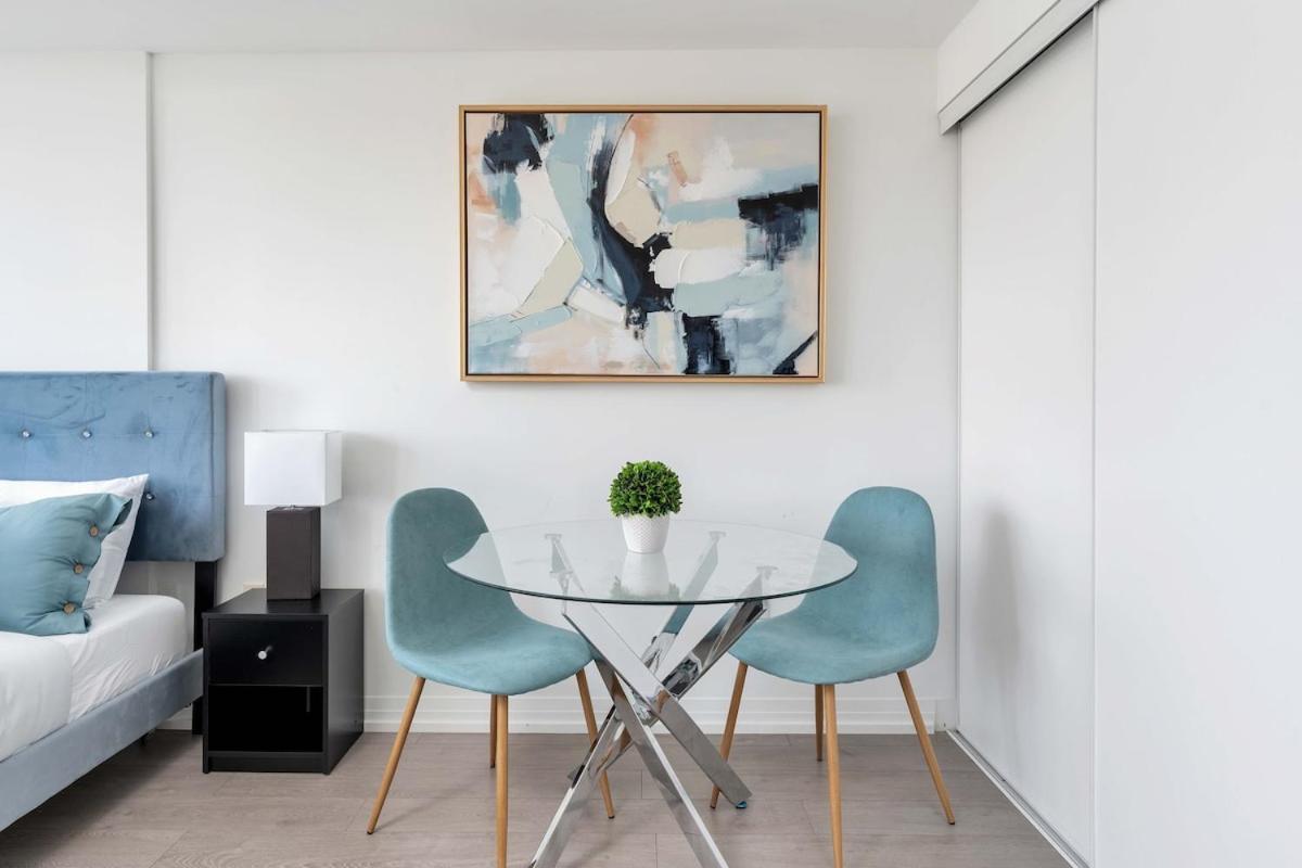 Lively Studio Condo Near Yonge & Dundas