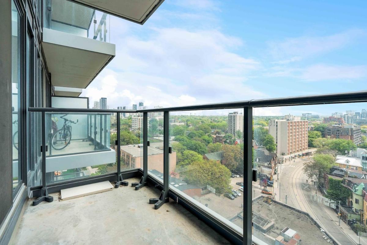 Lively Studio Condo Near Yonge & Dundas