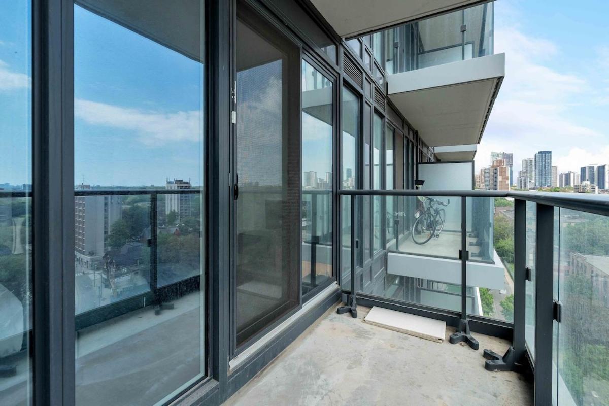 Lively Studio Condo Near Yonge & Dundas
