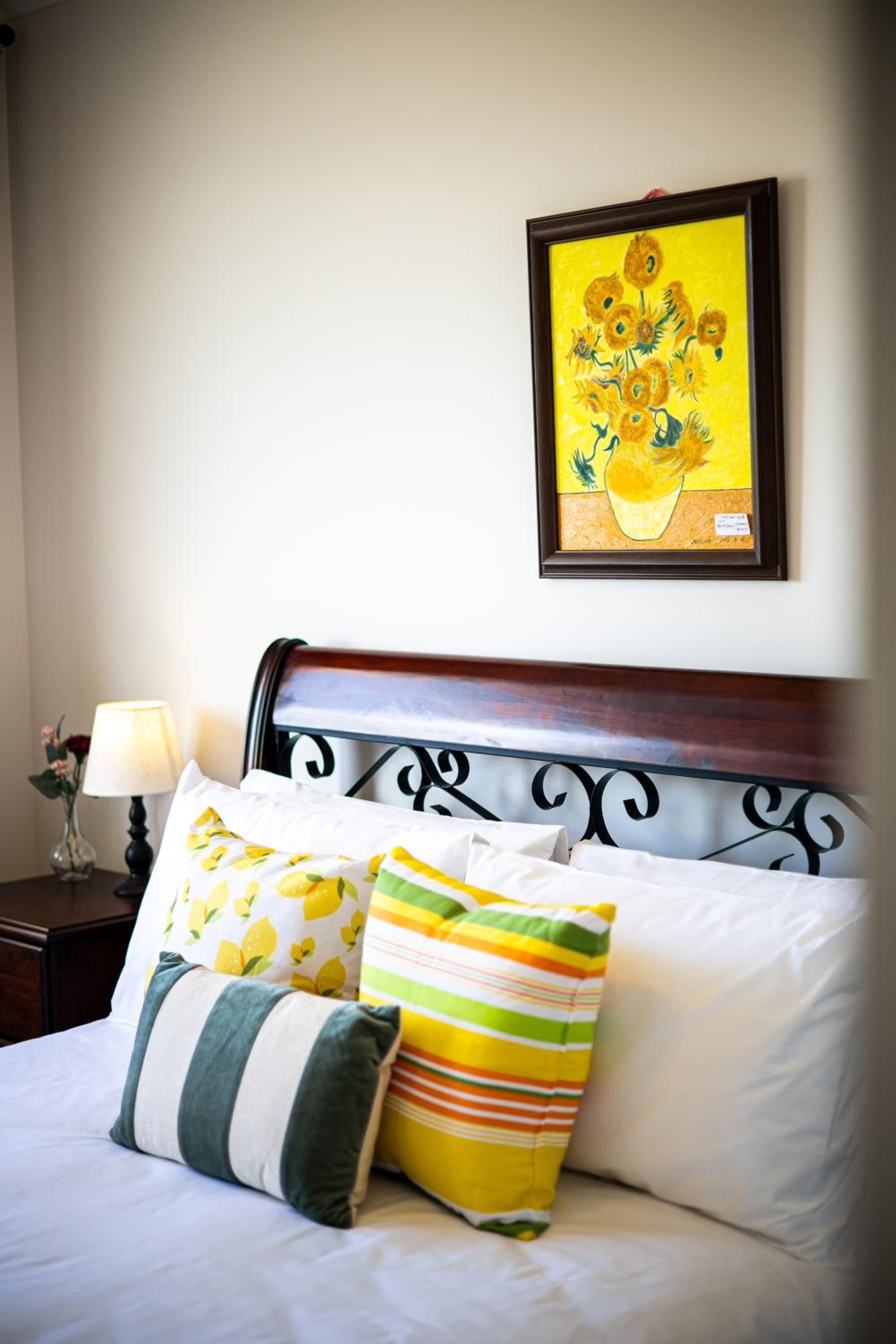 StayAU 5BR Idyllic Lakefront Escape Point Cook