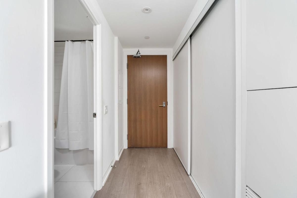 Lively Studio Condo Near Yonge & Dundas