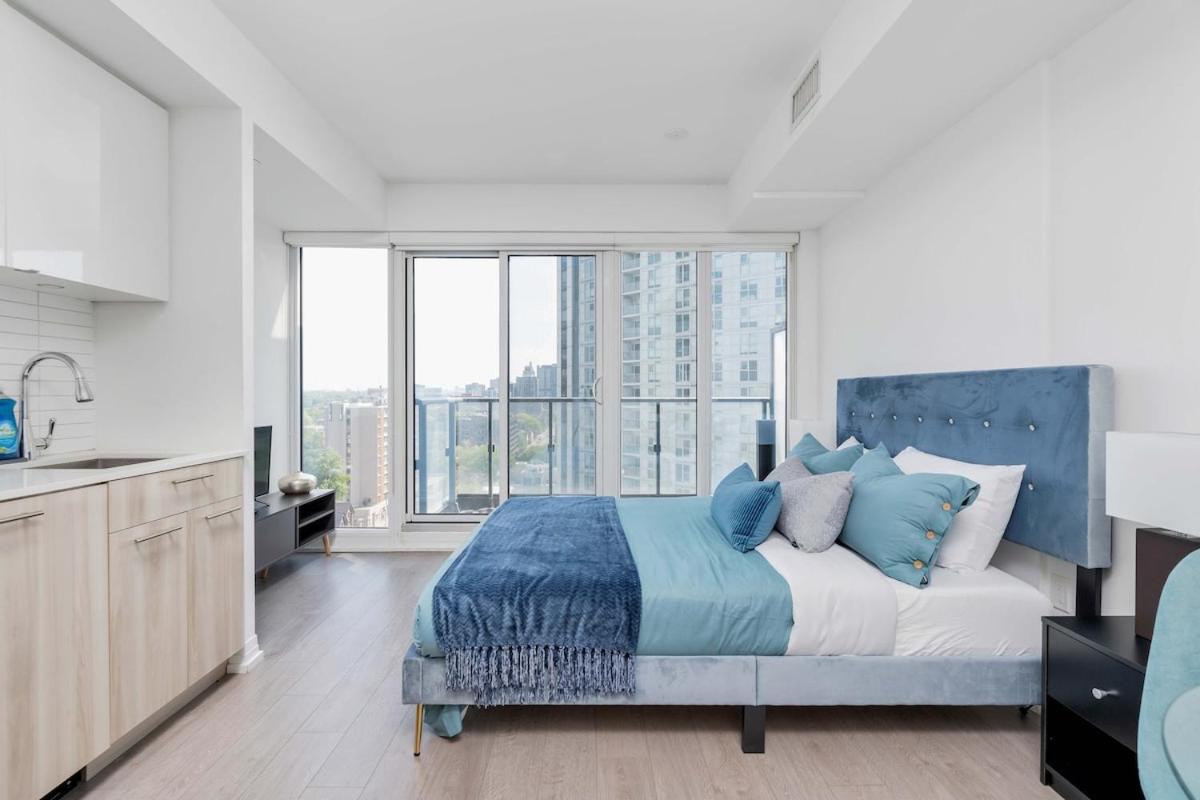 Lively Studio Condo Near Yonge & Dundas