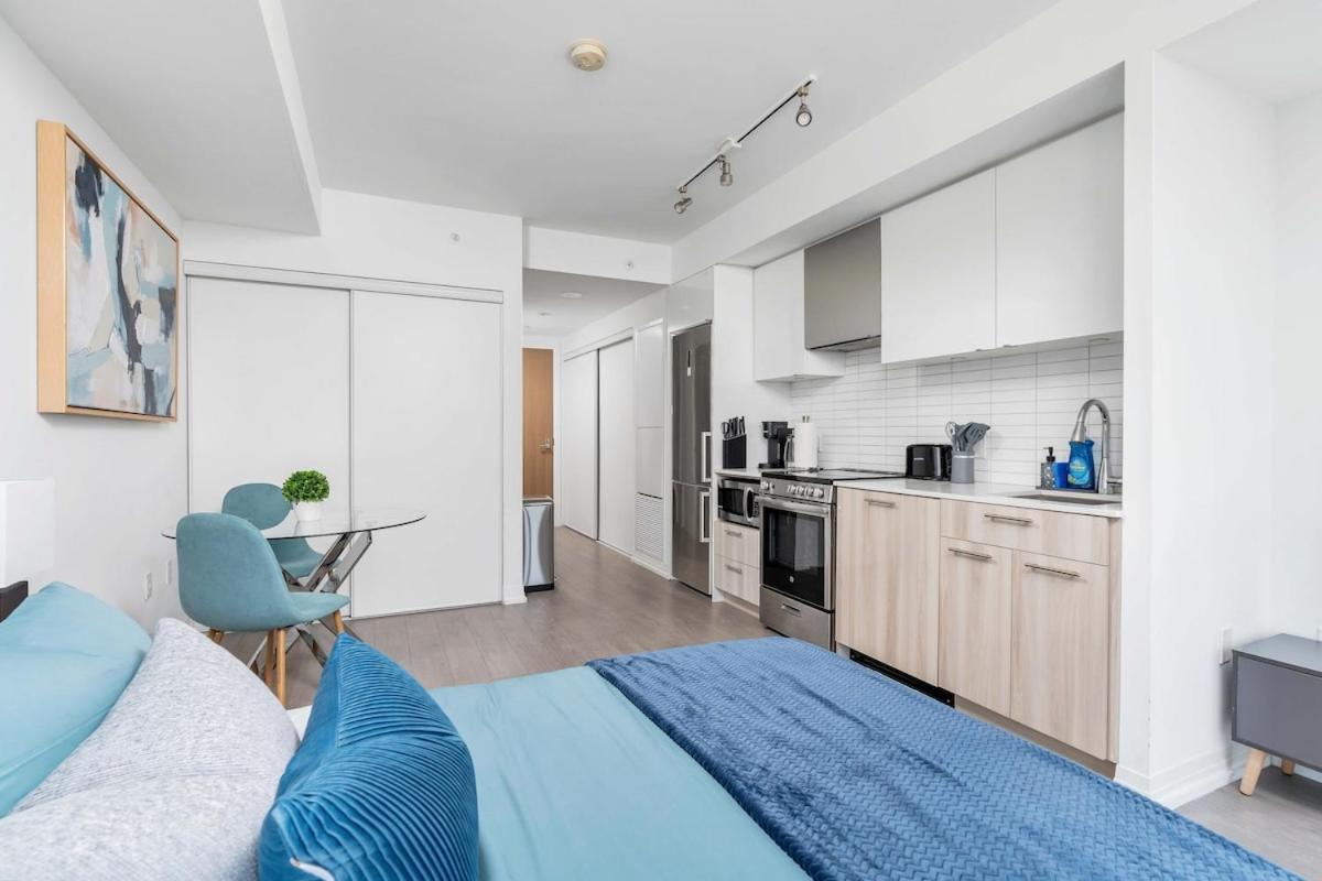 Lively Studio Condo Near Yonge & Dundas