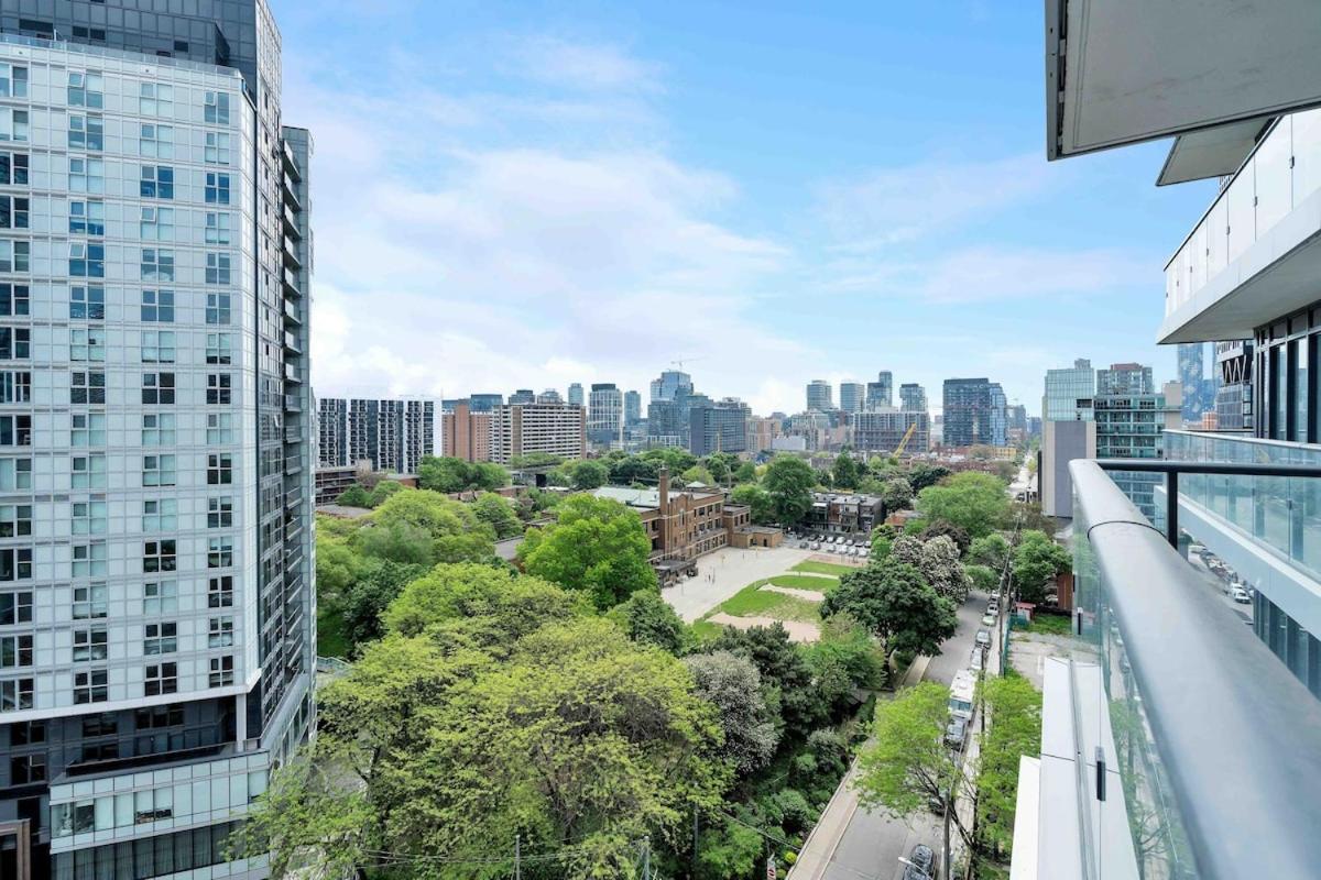 Lively Studio Condo Near Yonge & Dundas