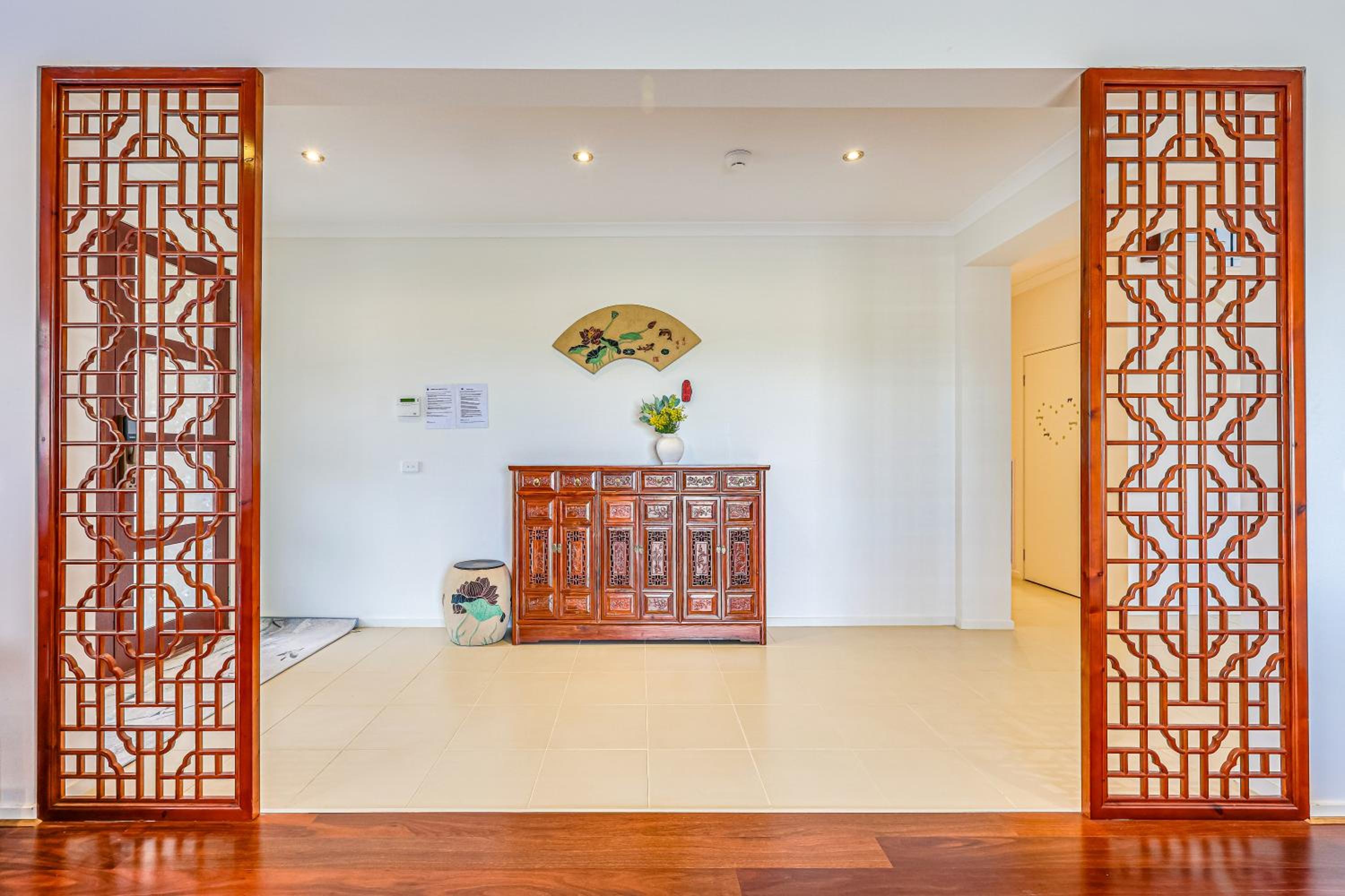 StayAU 5BR Idyllic Lakefront Escape Point Cook