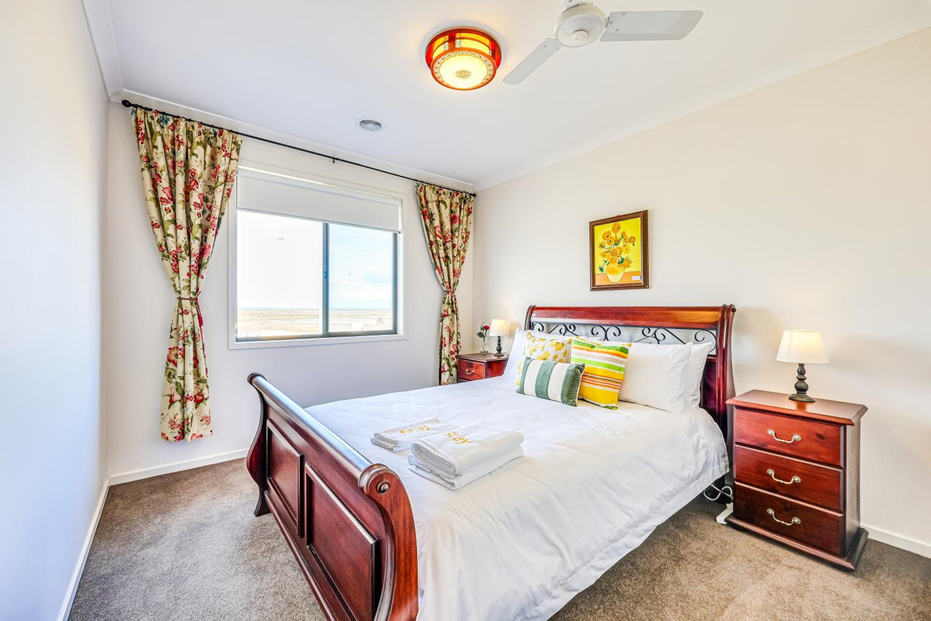 StayAU 5BR Idyllic Lakefront Escape Point Cook