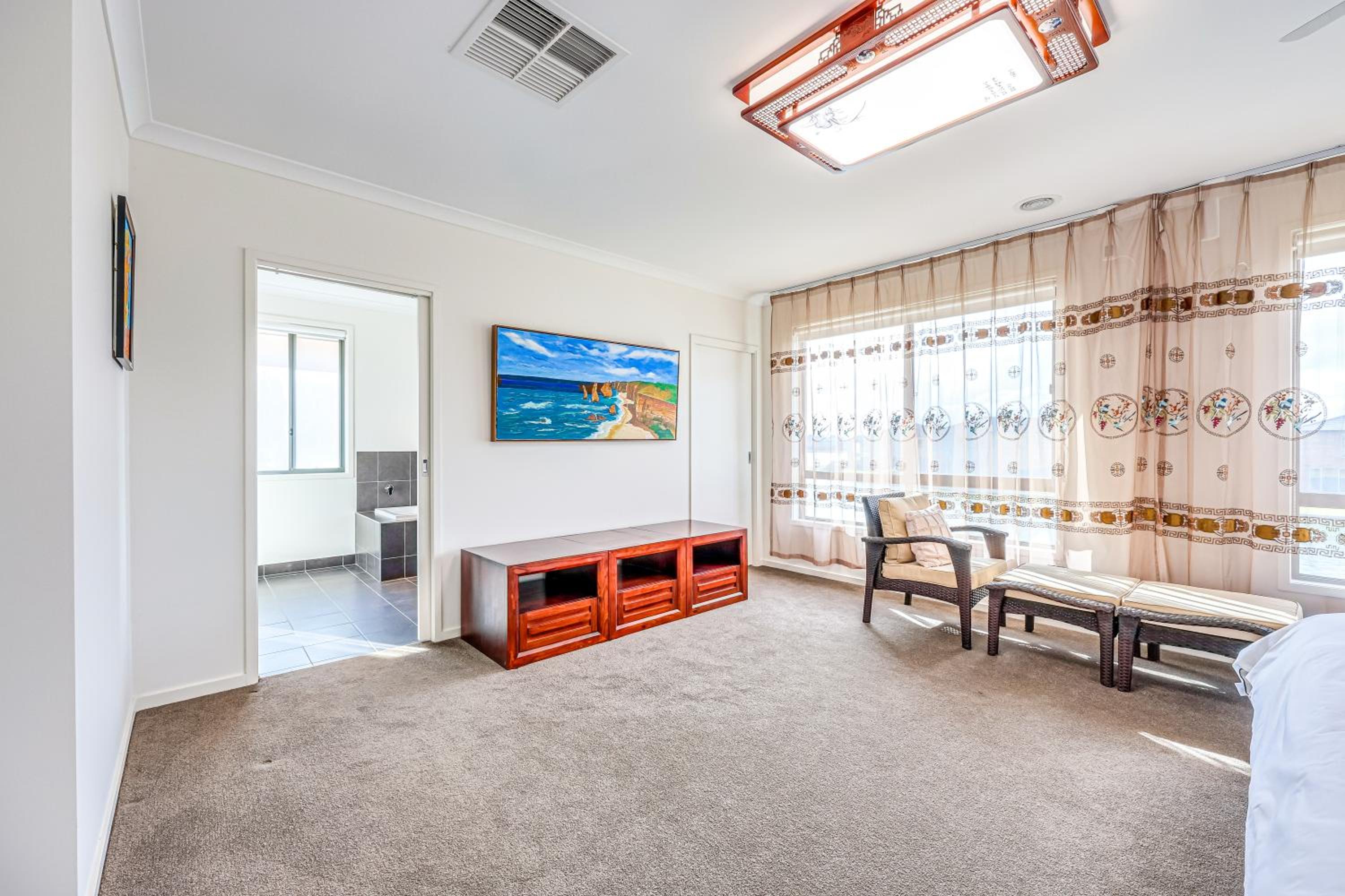 StayAU 5BR Idyllic Lakefront Escape Point Cook