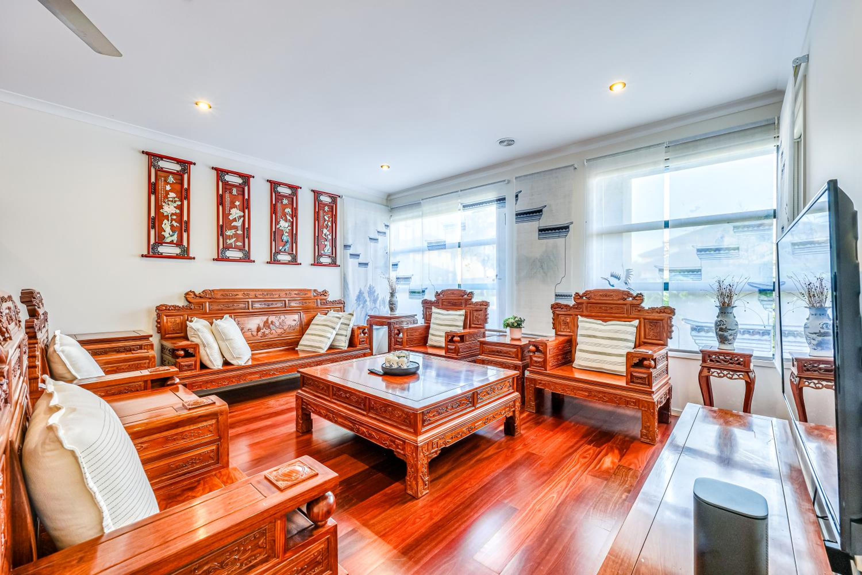 StayAU 5BR Idyllic Lakefront Escape Point Cook