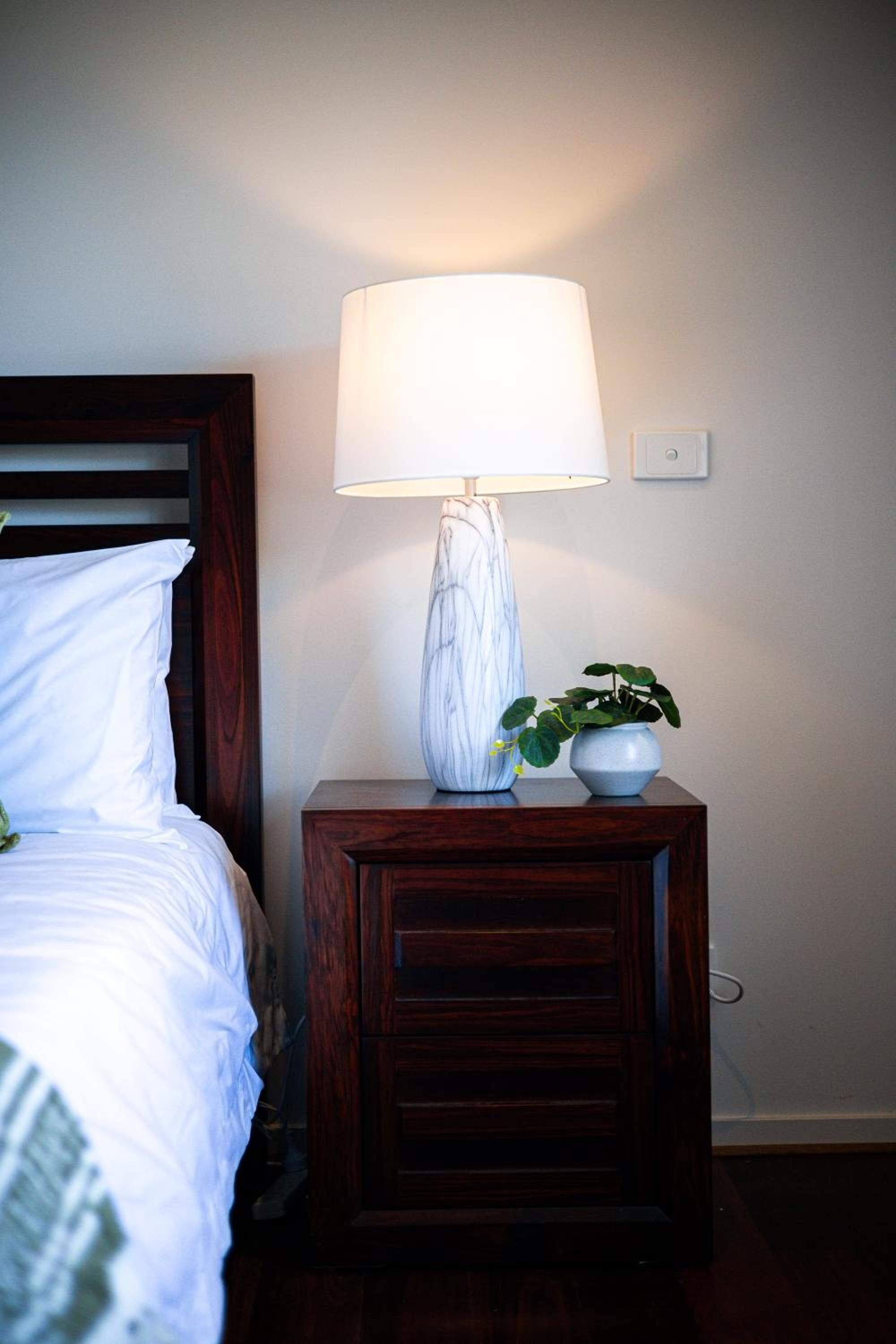 StayAU 5BR Idyllic Lakefront Escape Point Cook