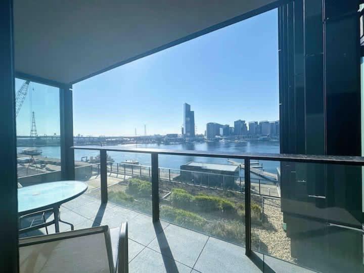 Amazing CBD 3BR Apt Bayview Free Parking