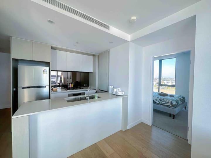 Amazing CBD 3BR Apt Bayview Free Parking