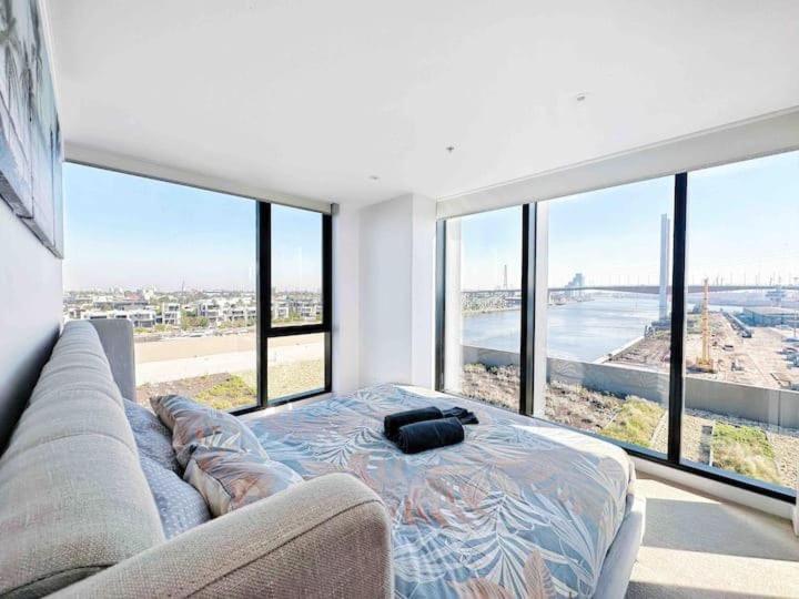 Amazing CBD 3BR Apt Bayview Free Parking
