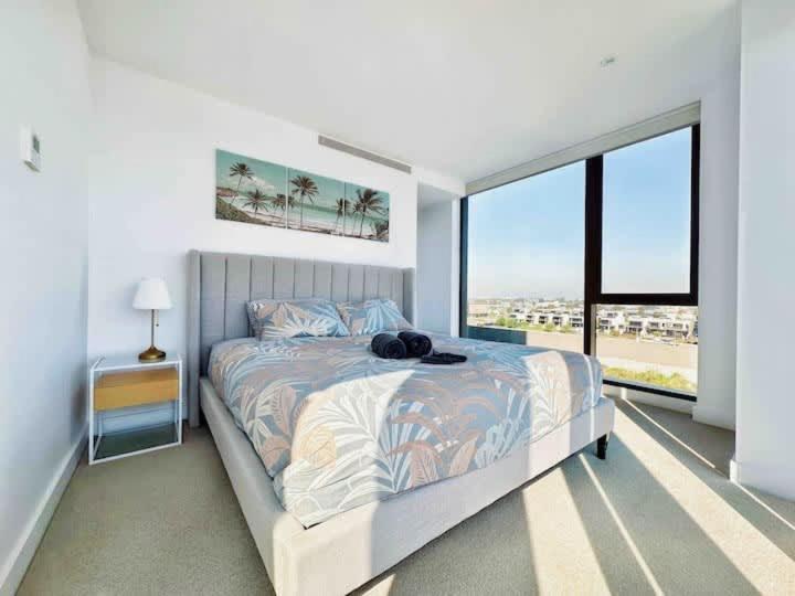 Amazing CBD 3BR Apt Bayview Free Parking
