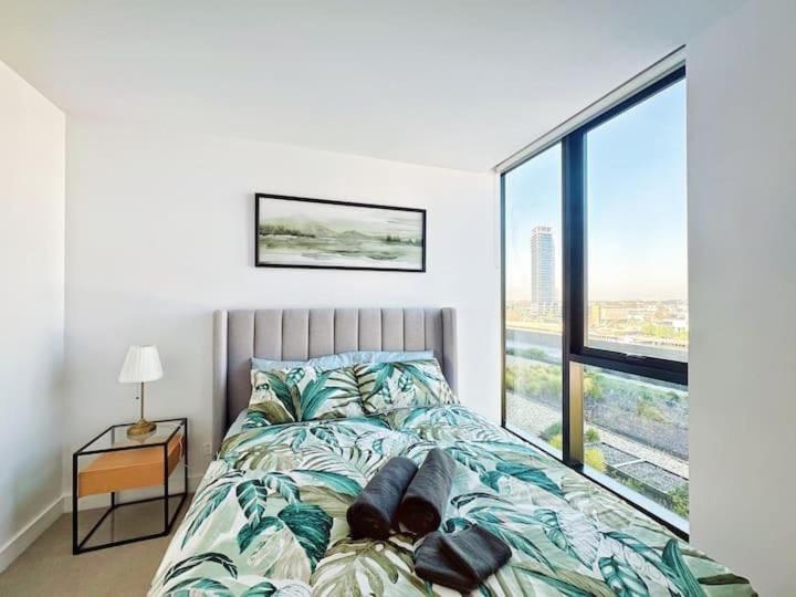 Amazing CBD 3BR Apt Bayview Free Parking