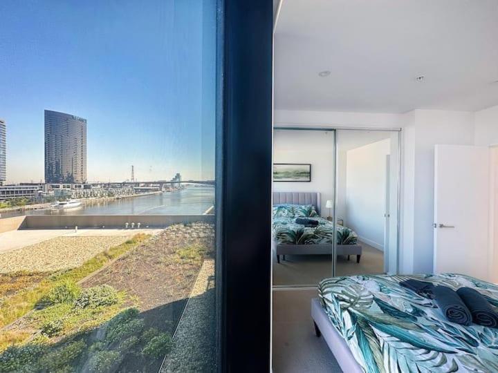 Amazing CBD 3BR Apt Bayview Free Parking