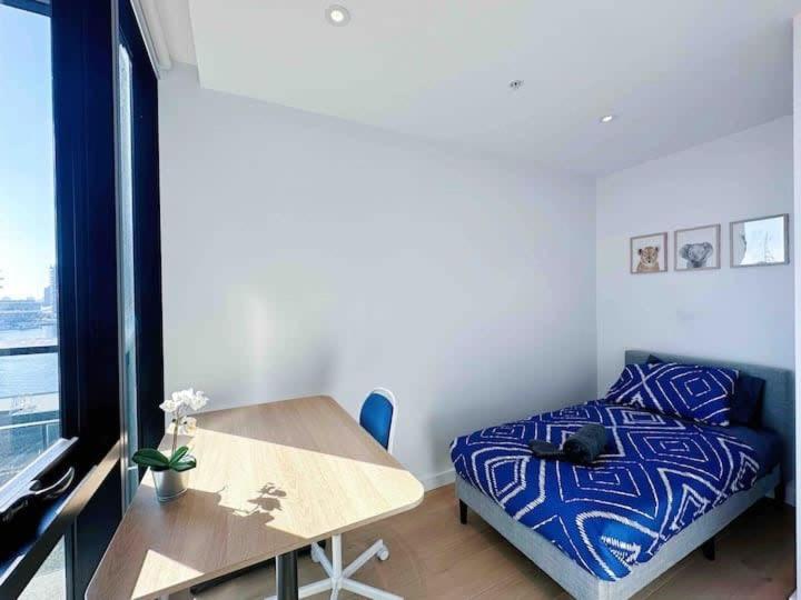 Amazing CBD 3BR Apt Bayview Free Parking