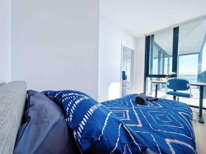 Amazing CBD 3BR Apt Bayview Free Parking