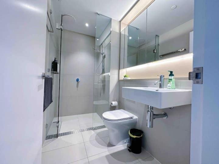 Amazing CBD 3BR Apt Bayview Free Parking