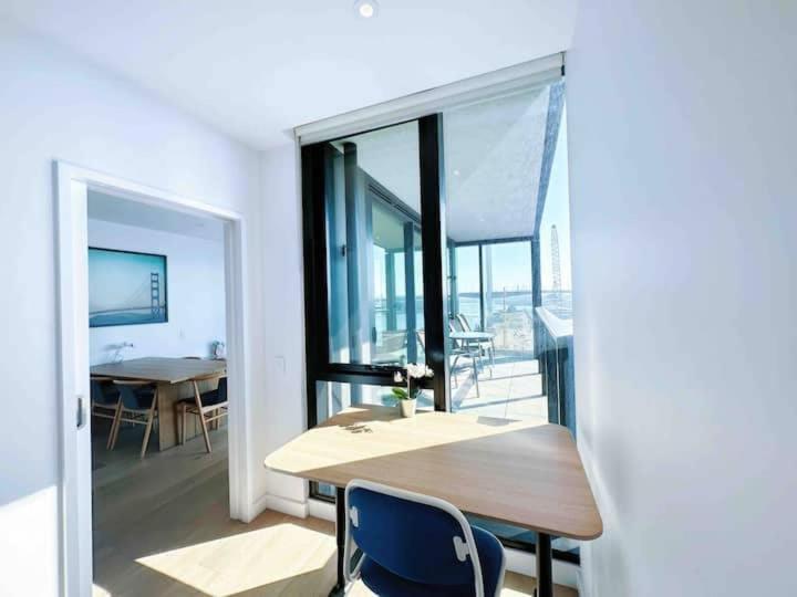 Amazing CBD 3BR Apt Bayview Free Parking