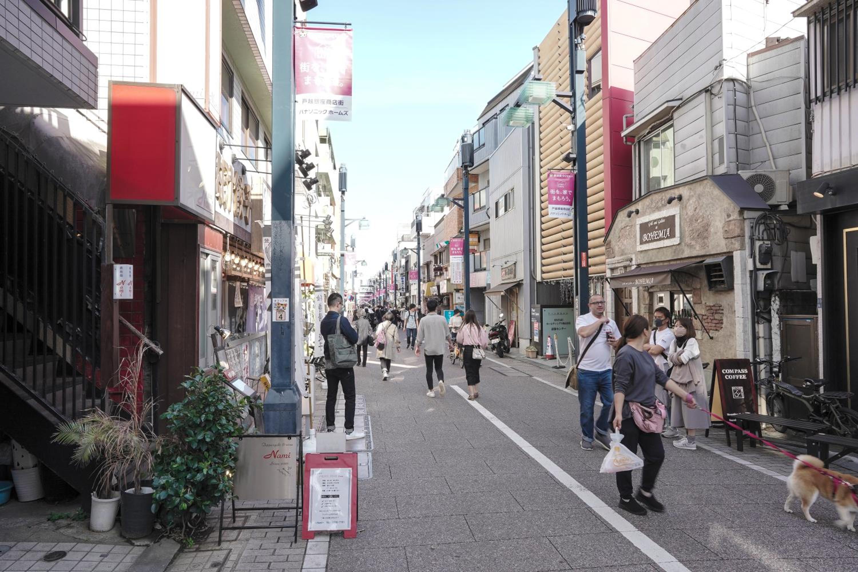 1 line to Asakusa! Projector, 5 mins walk from Togoshi-ginza Sta