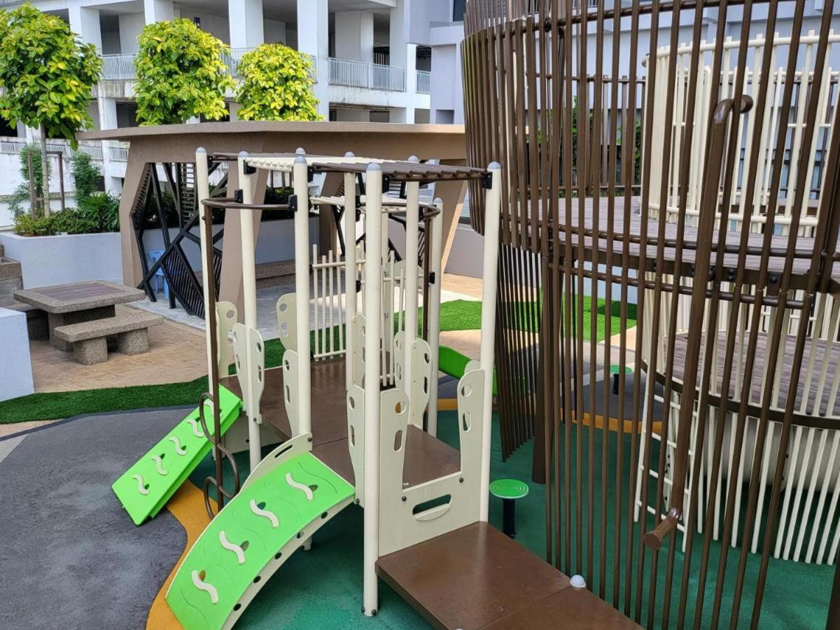 Sky Trees Bukit Indah netflix and wifi
