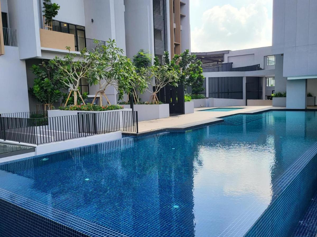 Sky Trees Bukit Indah netflix and wifi