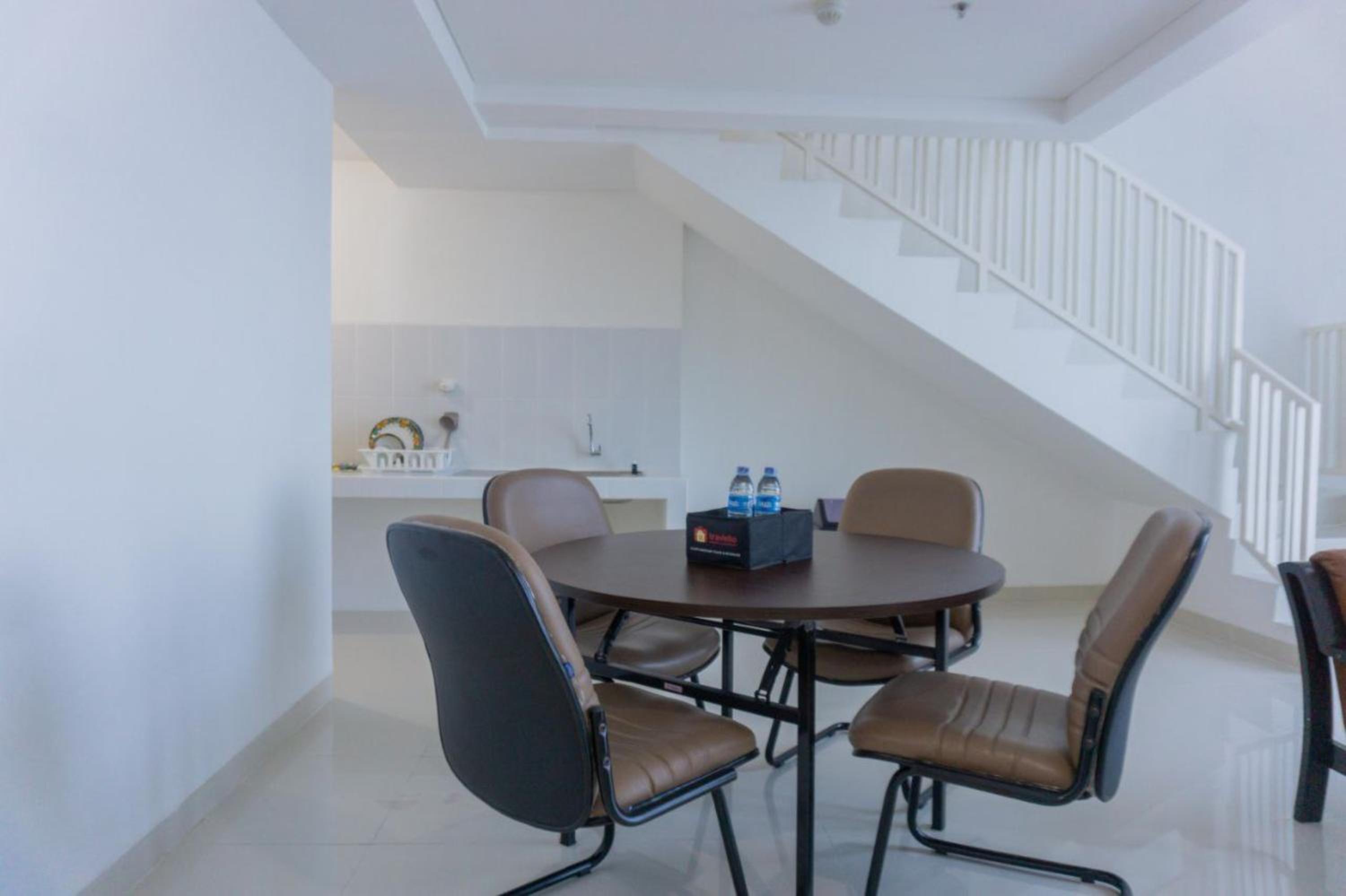 Modern Look and Spacious 1BR at Neo Soho Apartment By Travelio