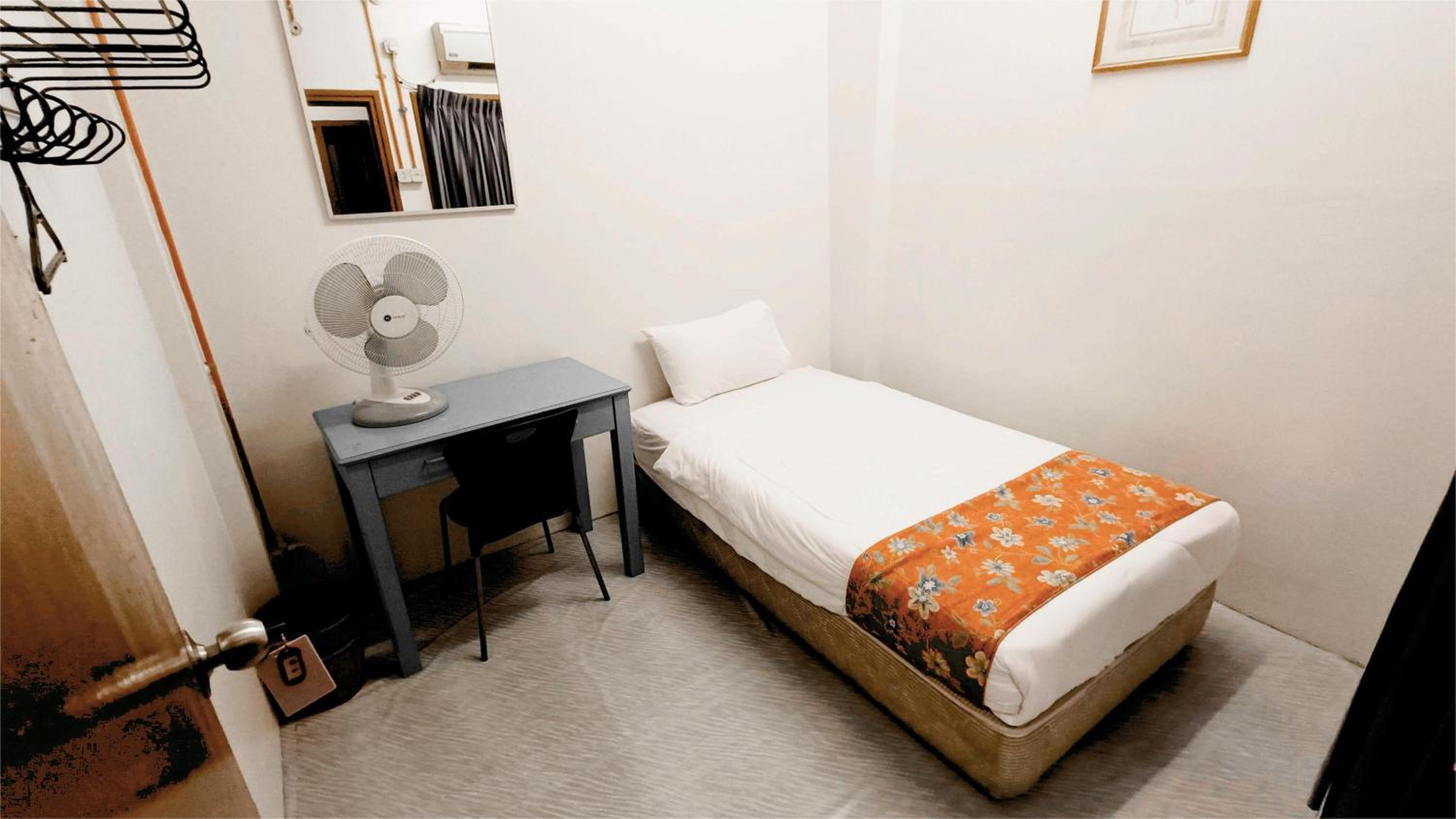 Single Bed Fan Room with Shared Bathroom photo 1