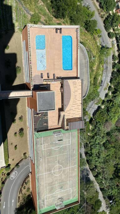 Calazans, Apto con vista a Medellín