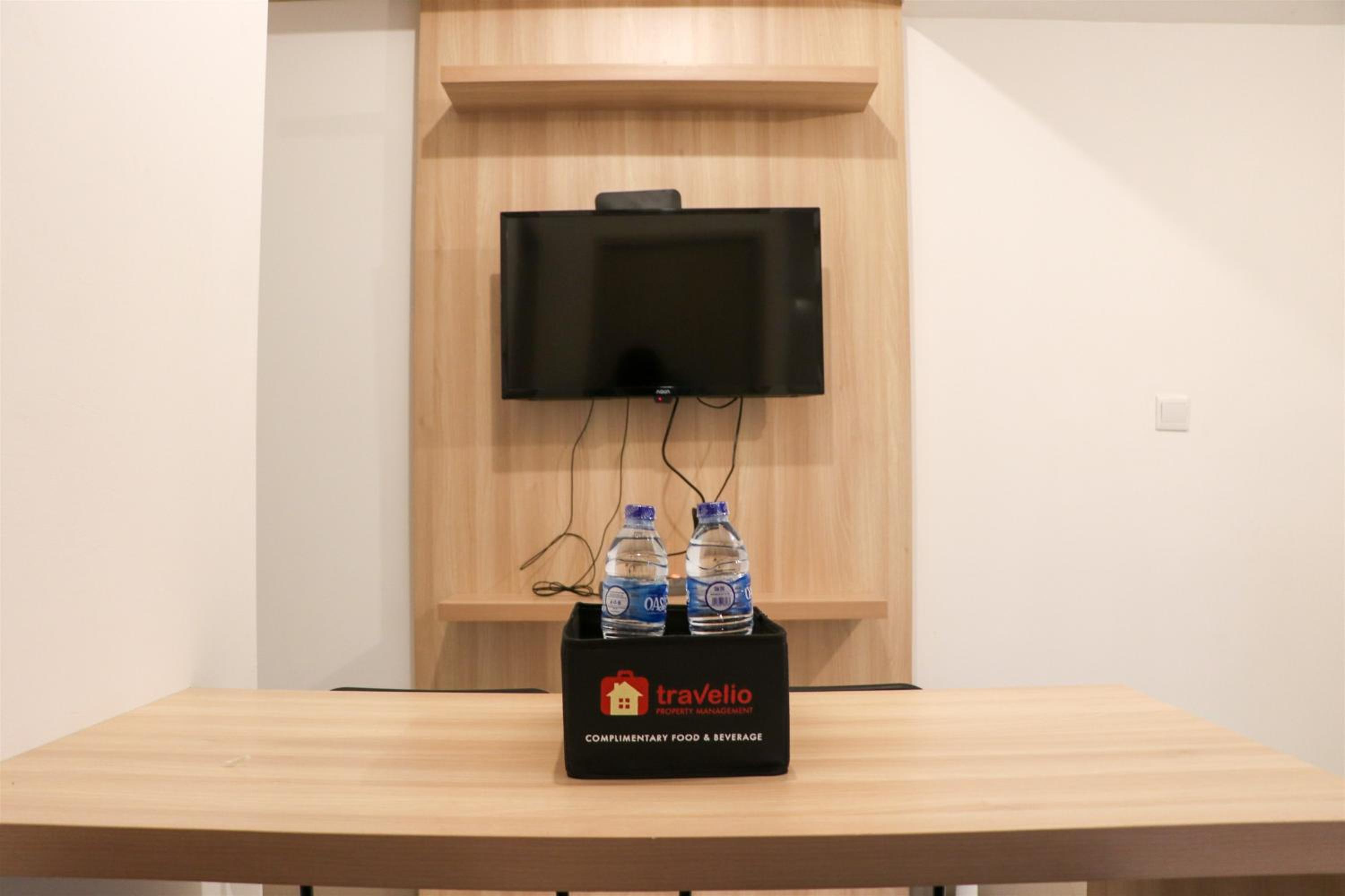 Comfort 2BR at 21st Floor Tokyo Riverside PIK 2 Apartment By Travelio view 3