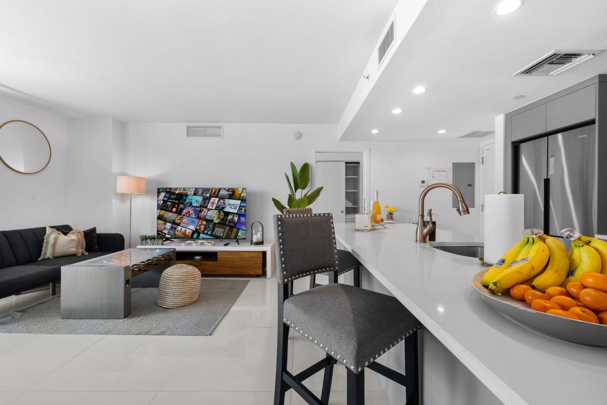 Luxury Condo with Rooftop Pool - 5-Min to Beach view 4