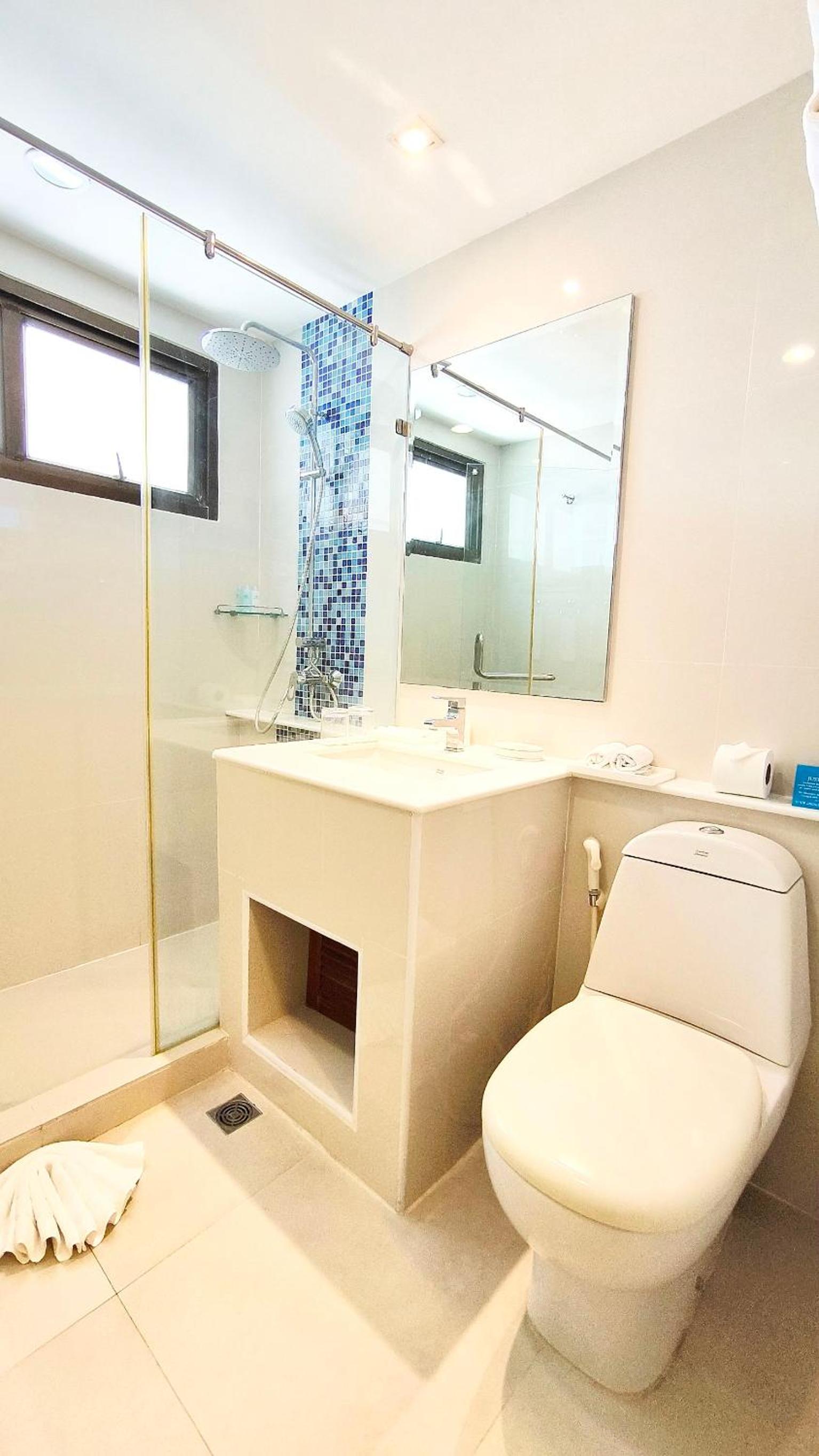 Andaman Beach Suites Hotel, Patong Phuket — photo 51