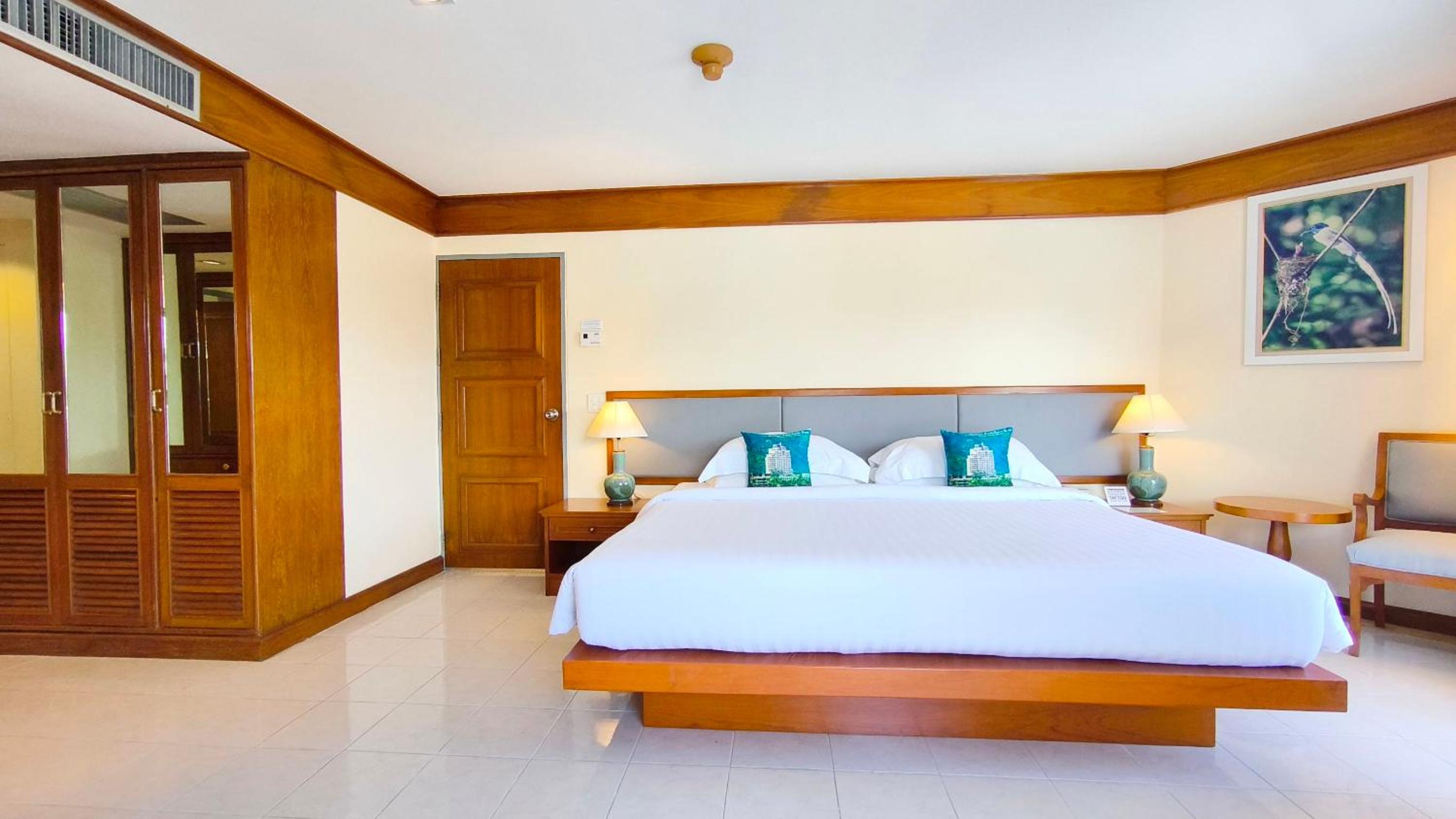 Andaman Beach Suites Hotel, Patong Phuket — photo 105