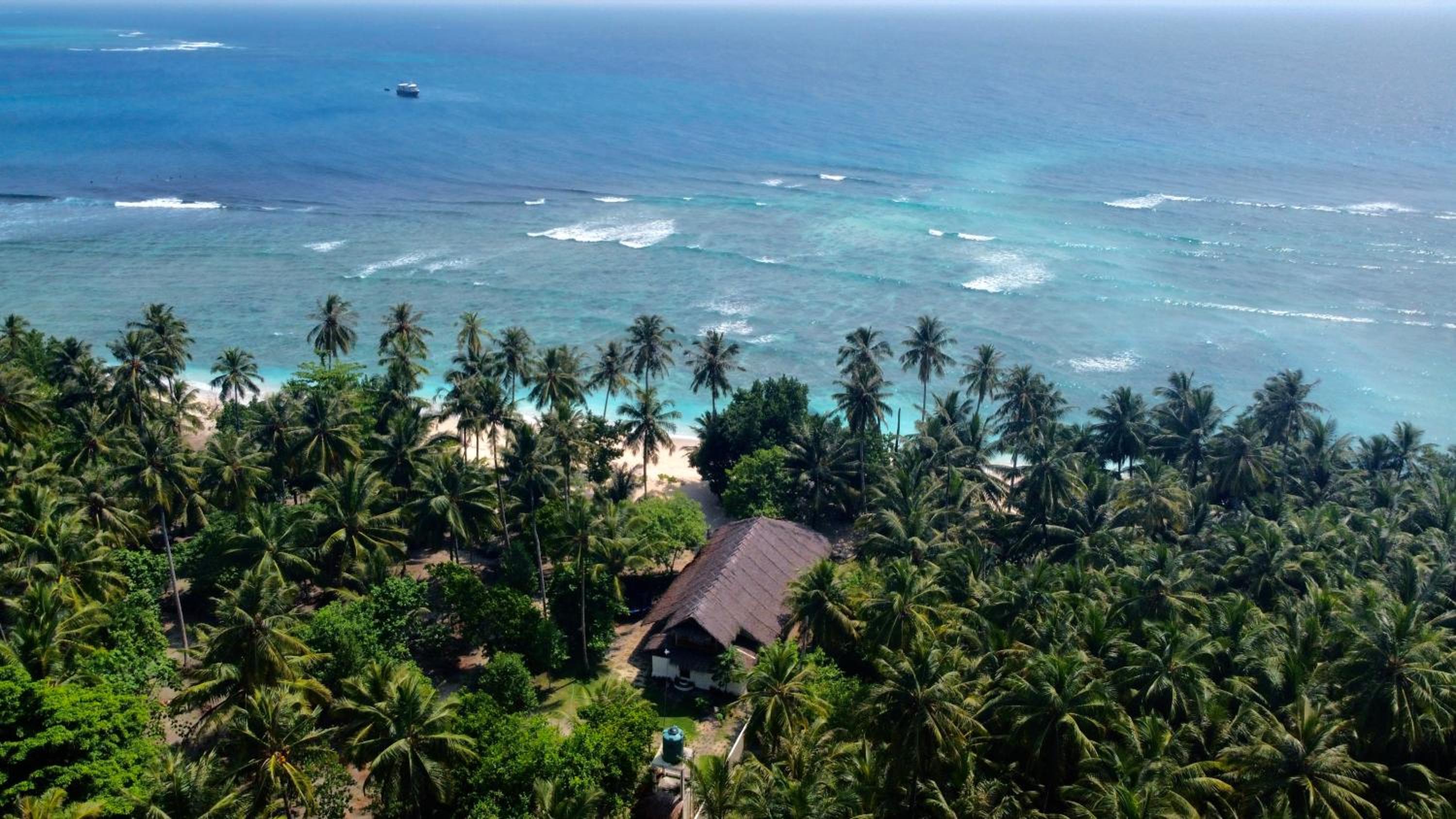 Jala Villas Lances Right HTs Mentawai