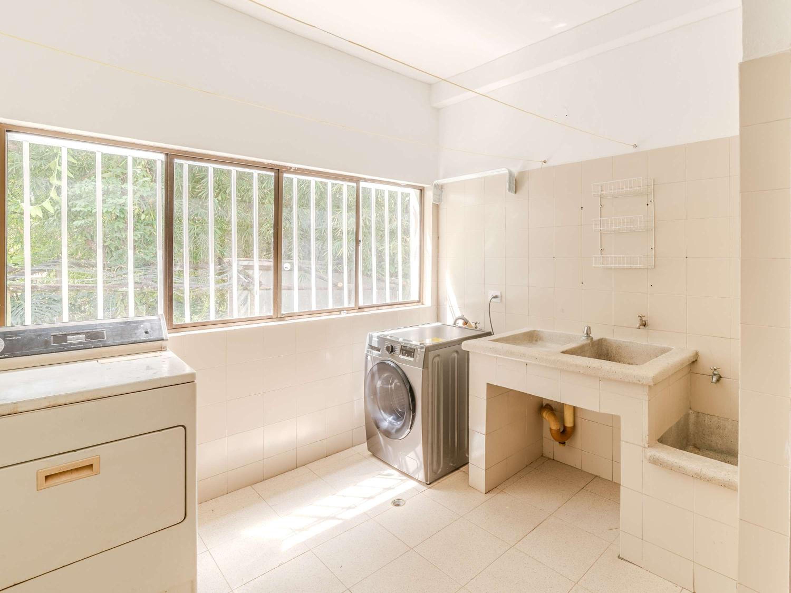 Incredible 5BR House with Jacuzzi in El Poblado