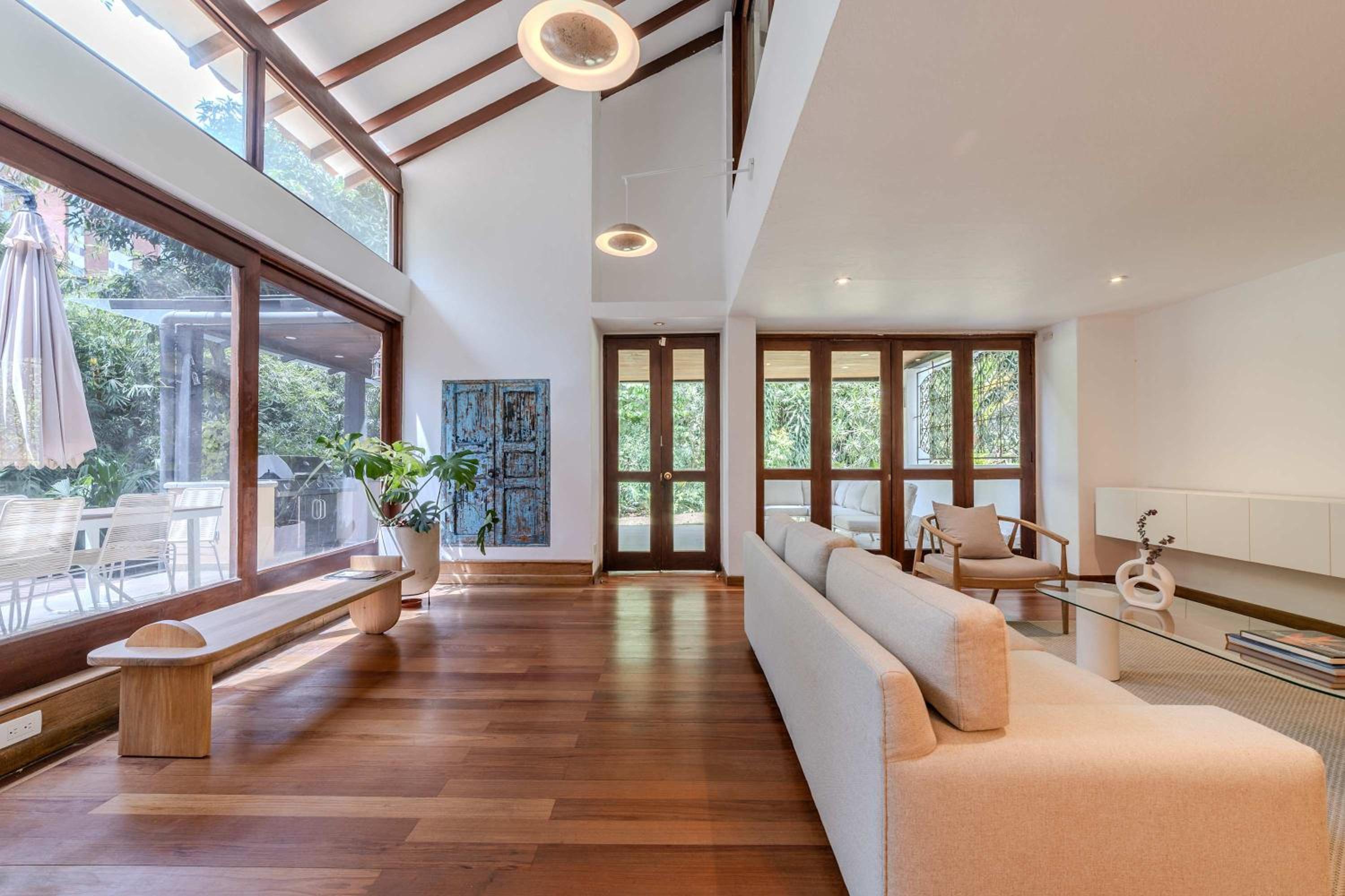 Incredible 5BR House with Jacuzzi in El Poblado